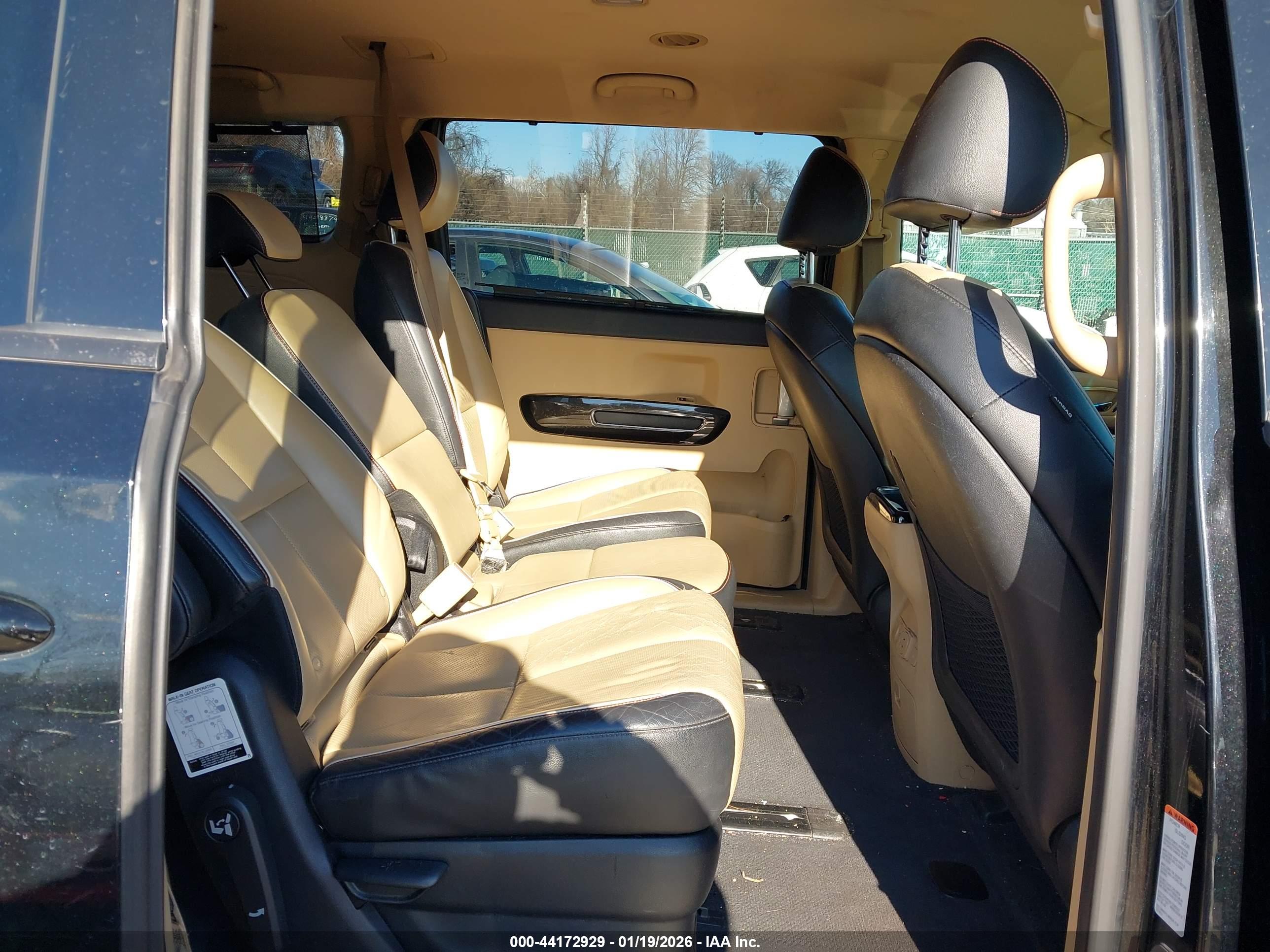 KIA SEDONA image 8