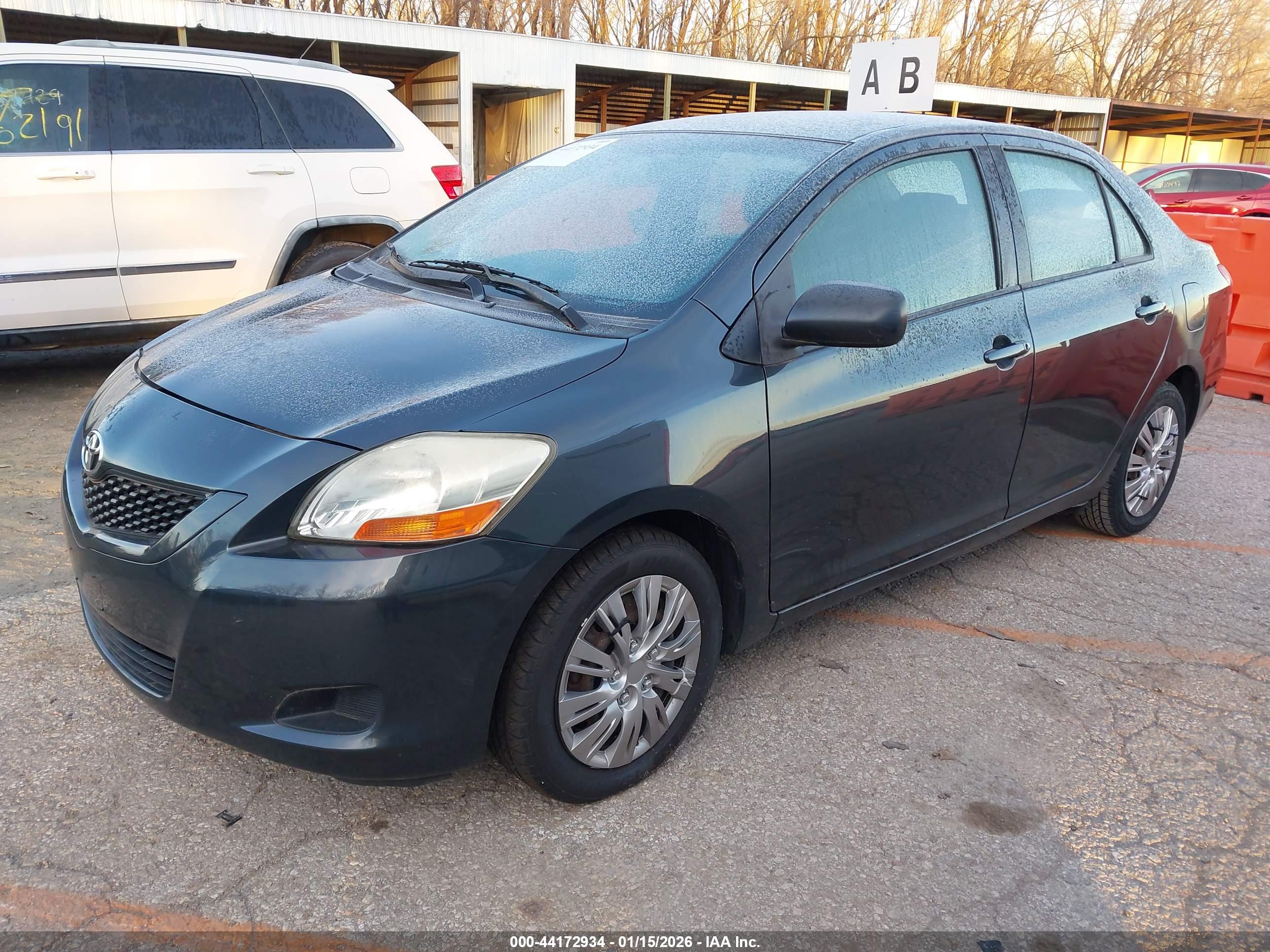 TOYOTA YARIS image 2