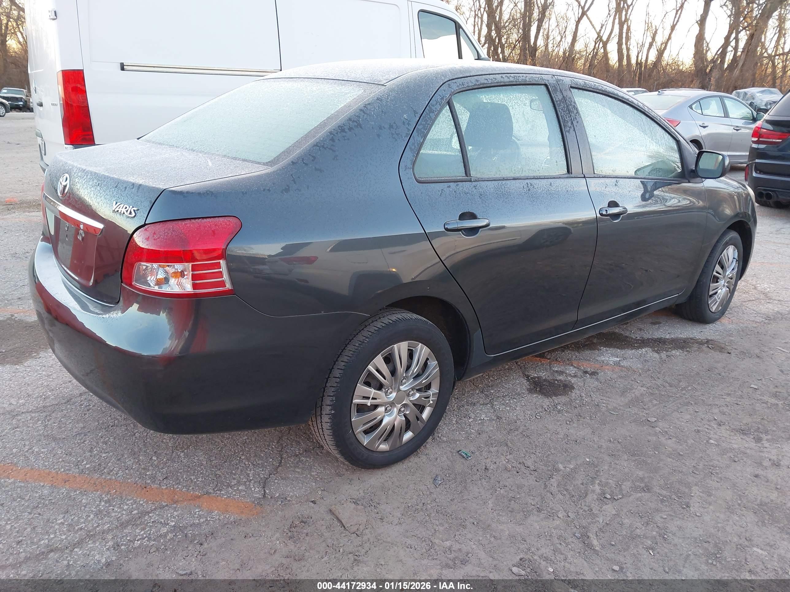 TOYOTA YARIS image 4