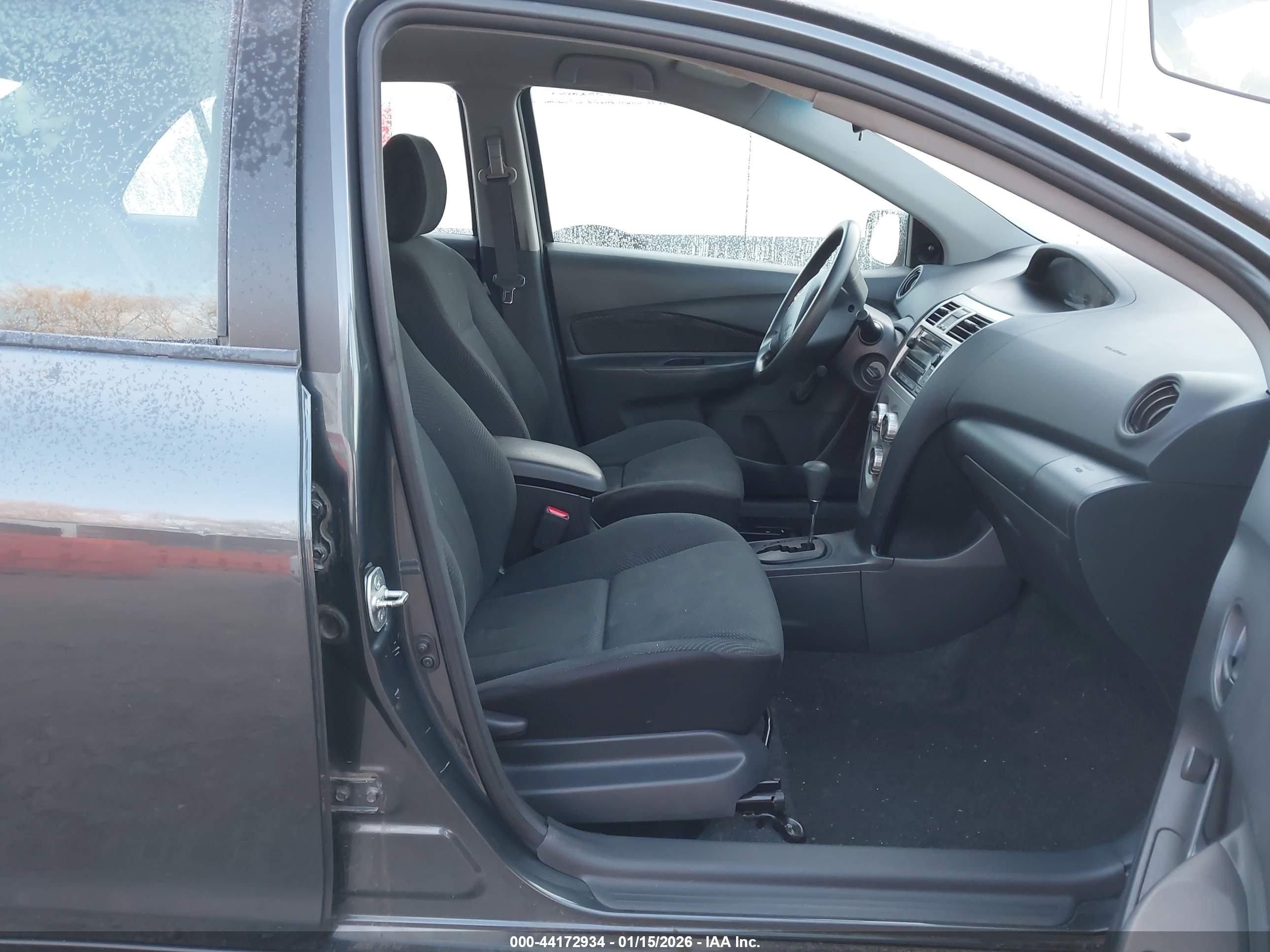 TOYOTA YARIS image 5