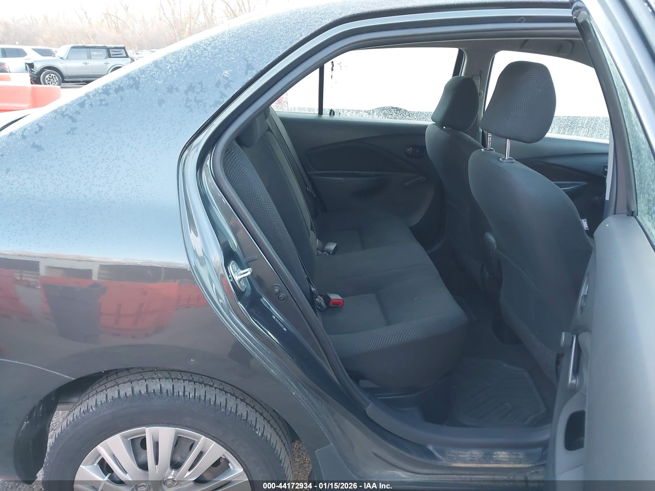 TOYOTA YARIS image 8