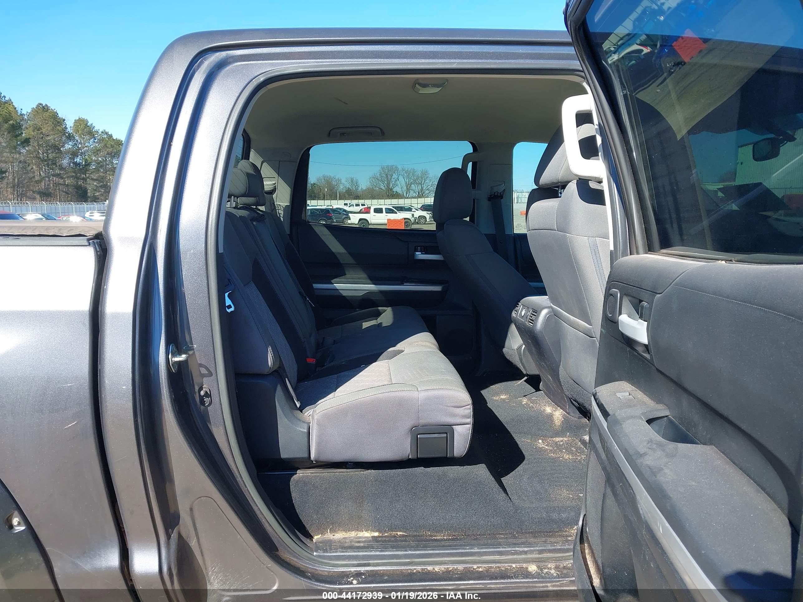 TOYOTA TUNDRA image 8