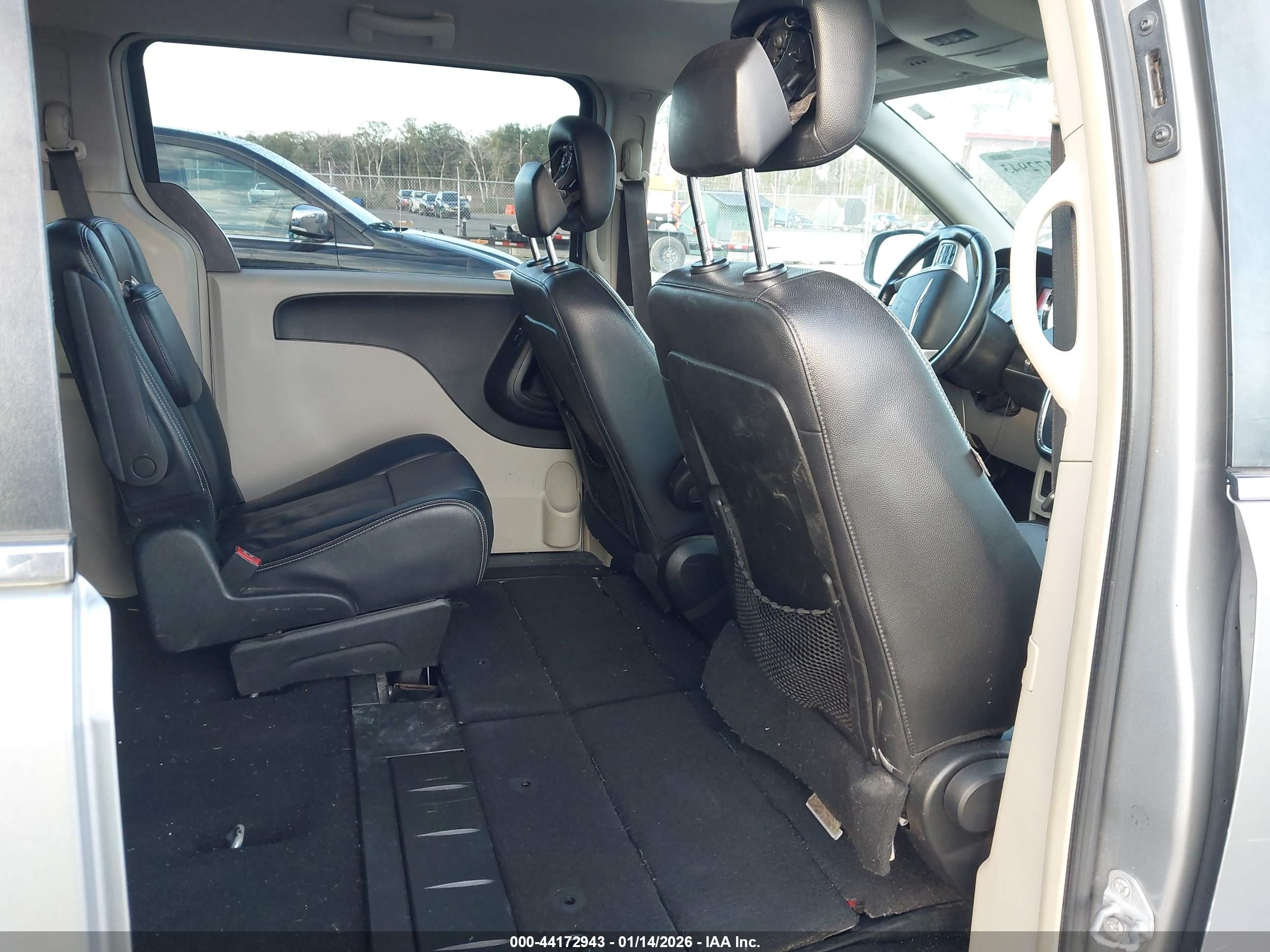 CHRYSLER TOWN image 8