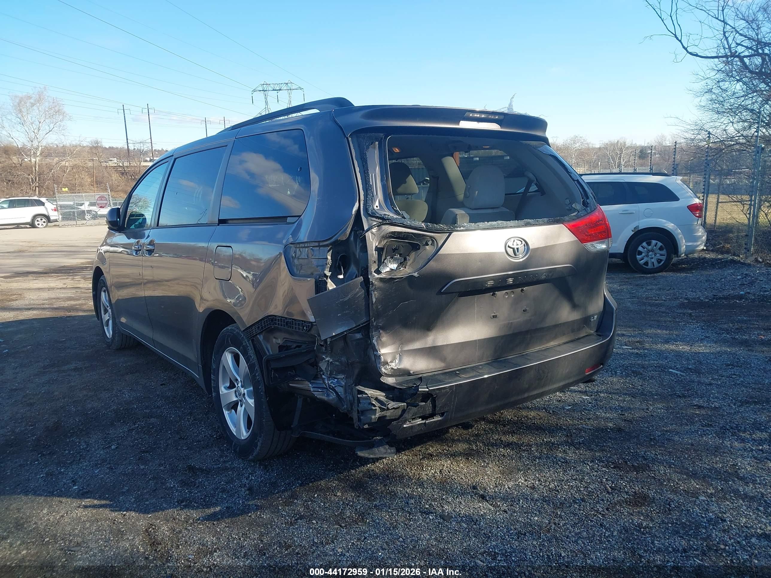 TOYOTA SIENNA image 6