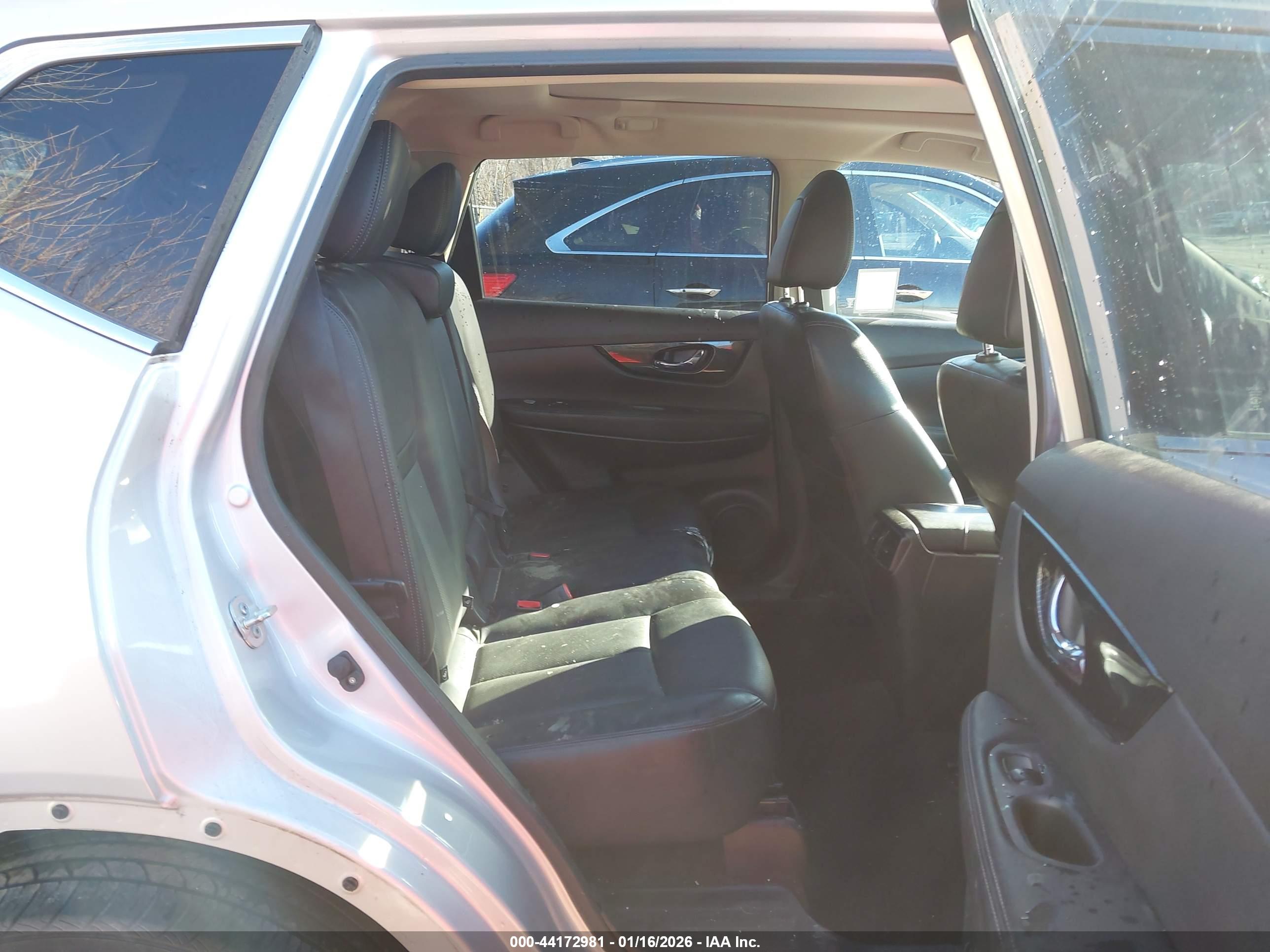 NISSAN ROGUE image 8
