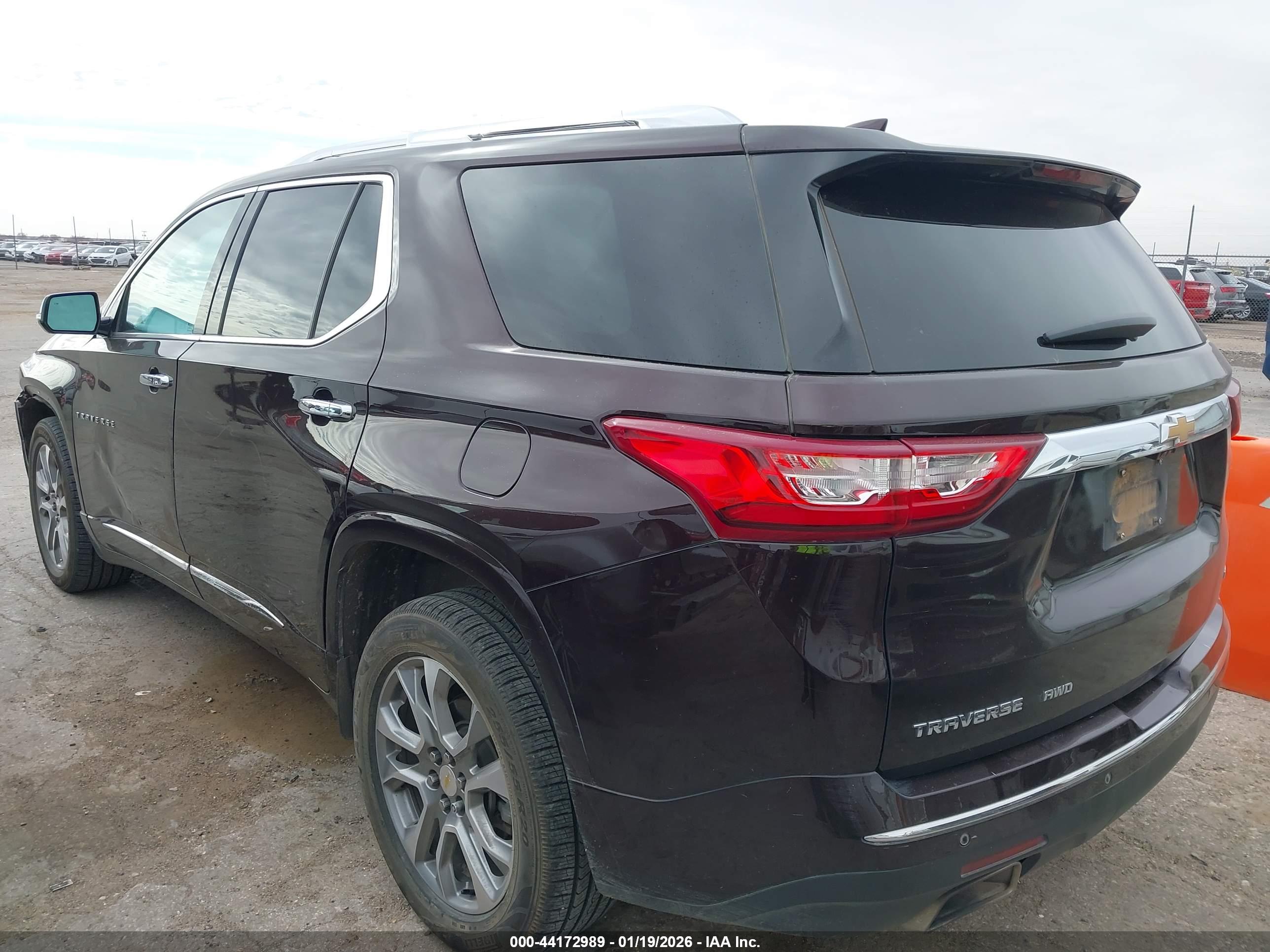 CHEVROLET TRAVERSE image 3