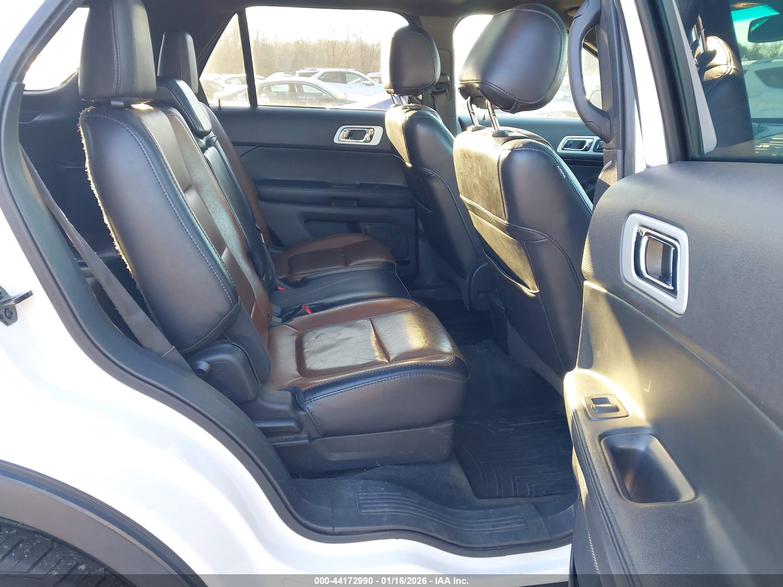 FORD EXPLORER image 8