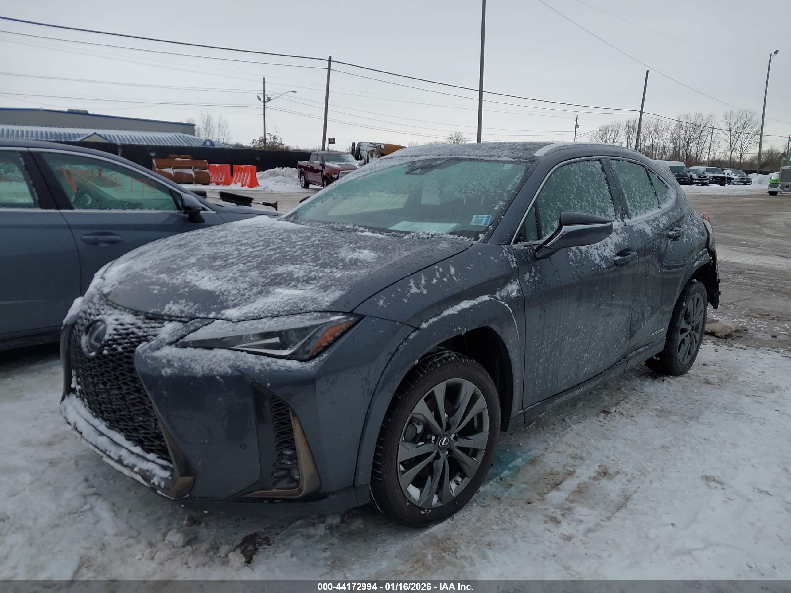 LEXUS UX image 2
