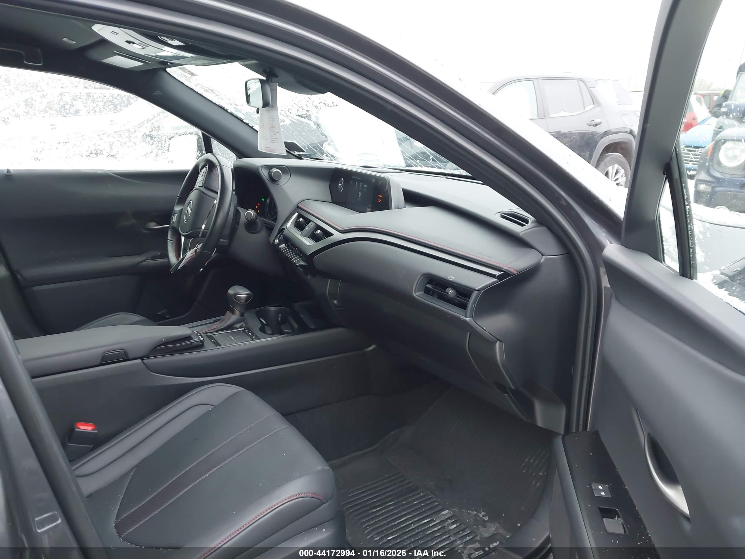 LEXUS UX image 5