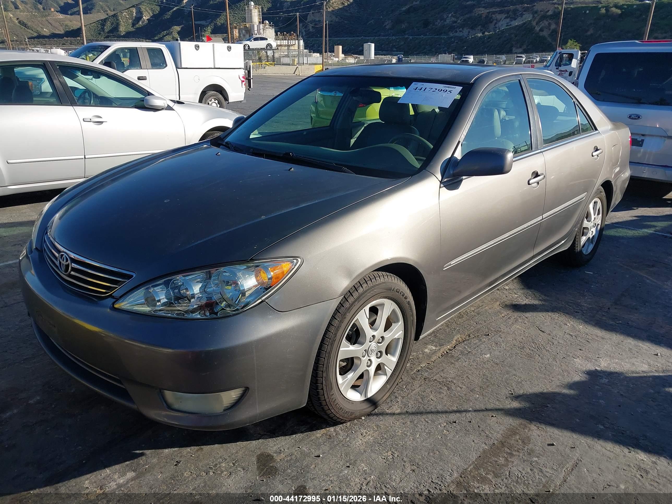 TOYOTA CAMRY image 2