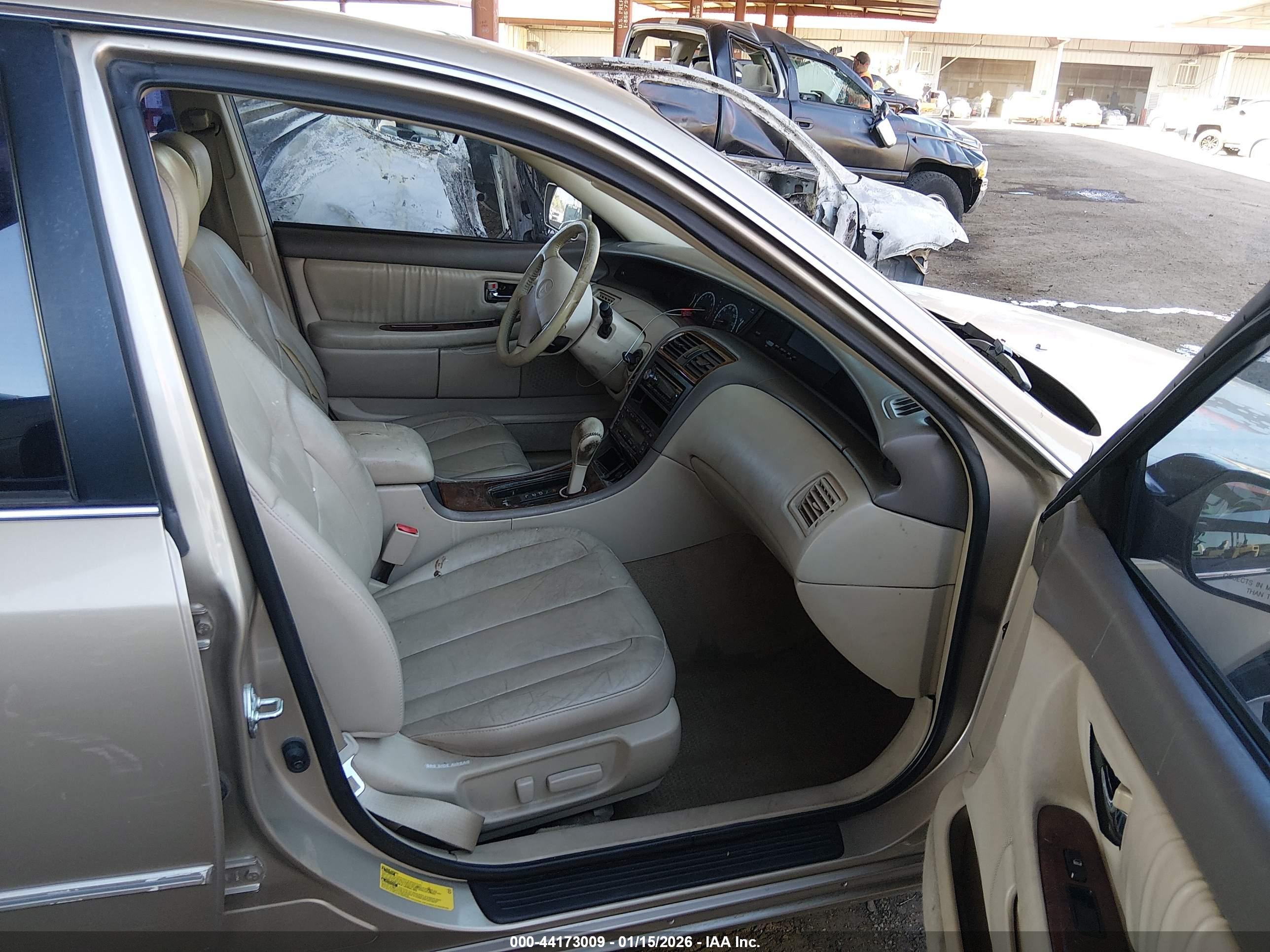 TOYOTA AVALON image 5