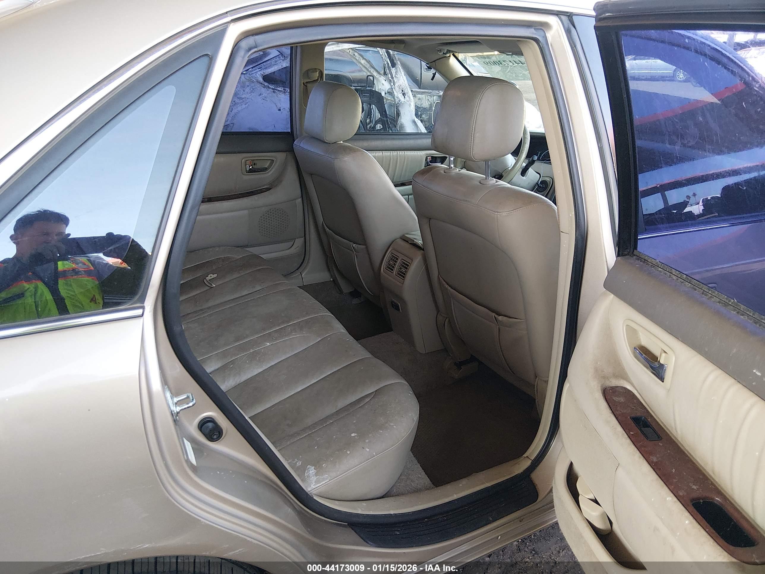 TOYOTA AVALON image 8