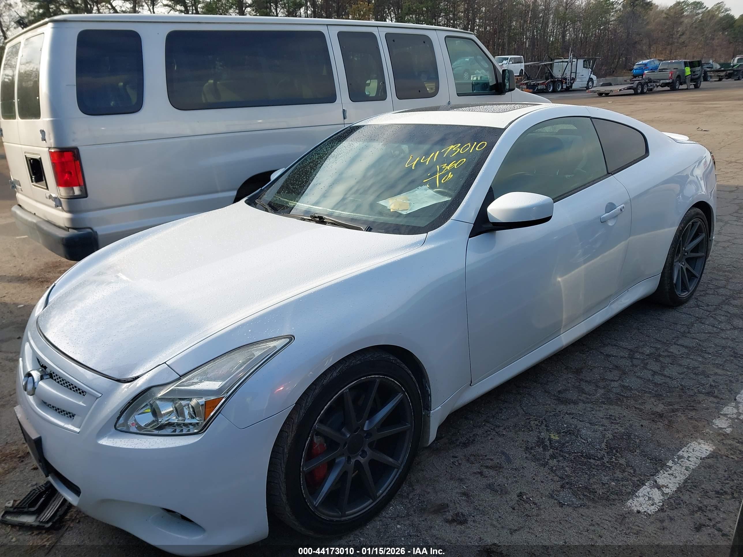INFINITI G37 image 2