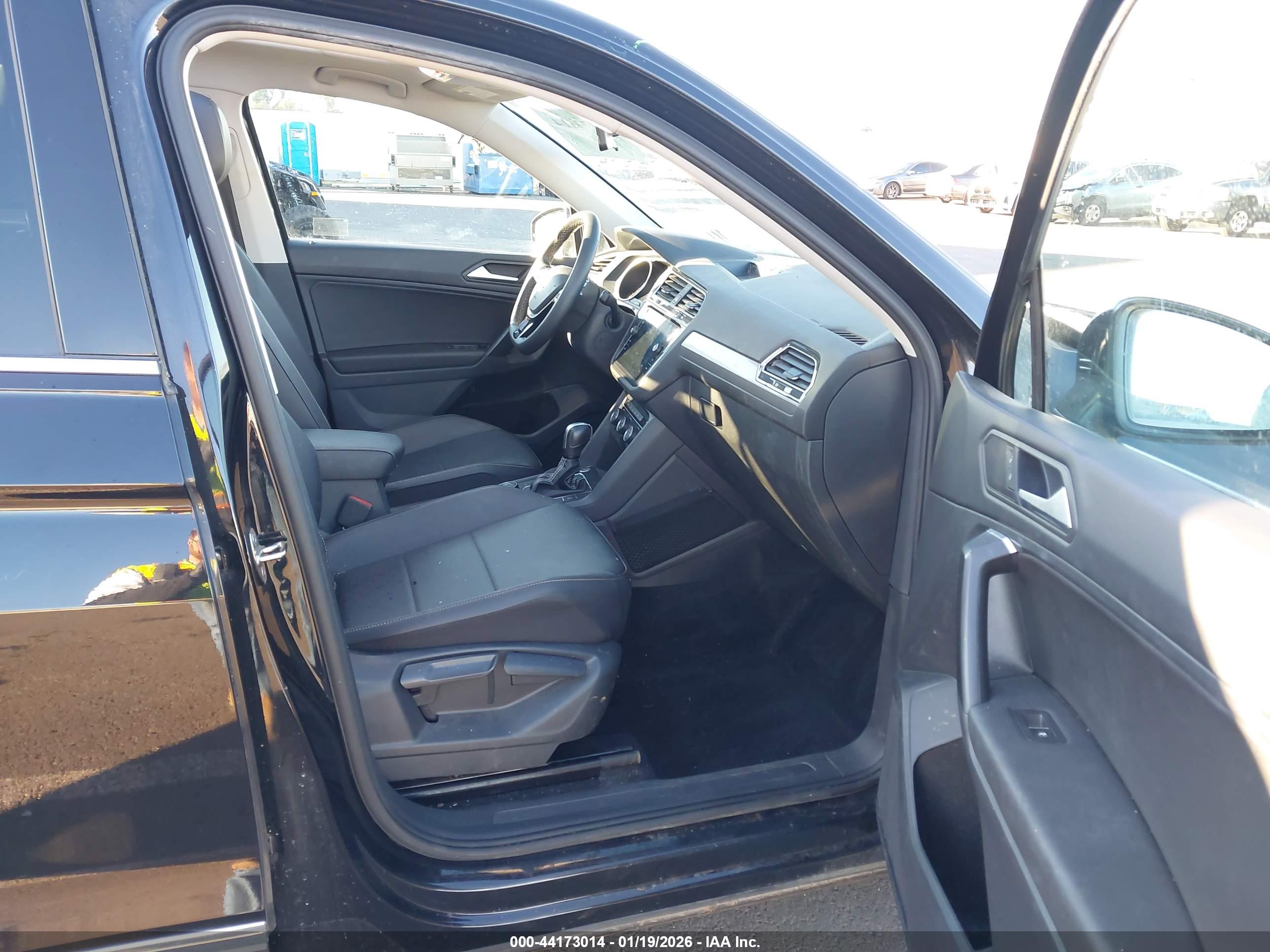 VOLKSWAGEN TIGUAN image 5