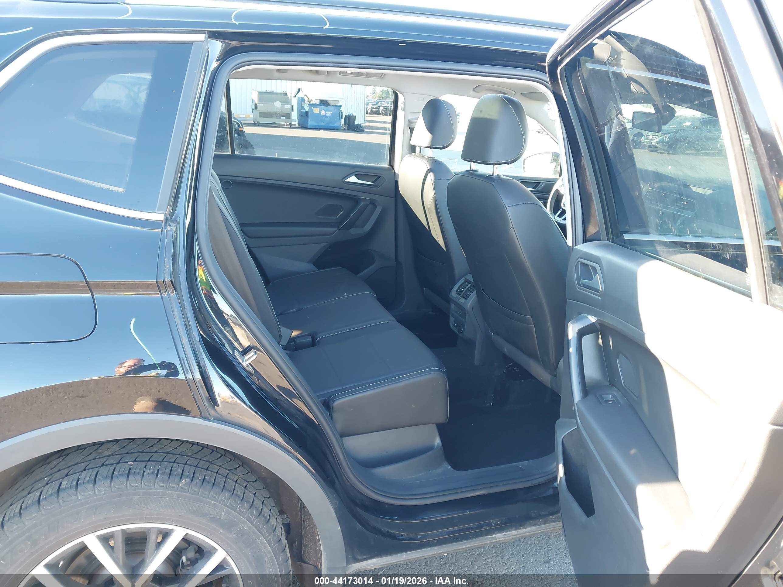 VOLKSWAGEN TIGUAN image 8