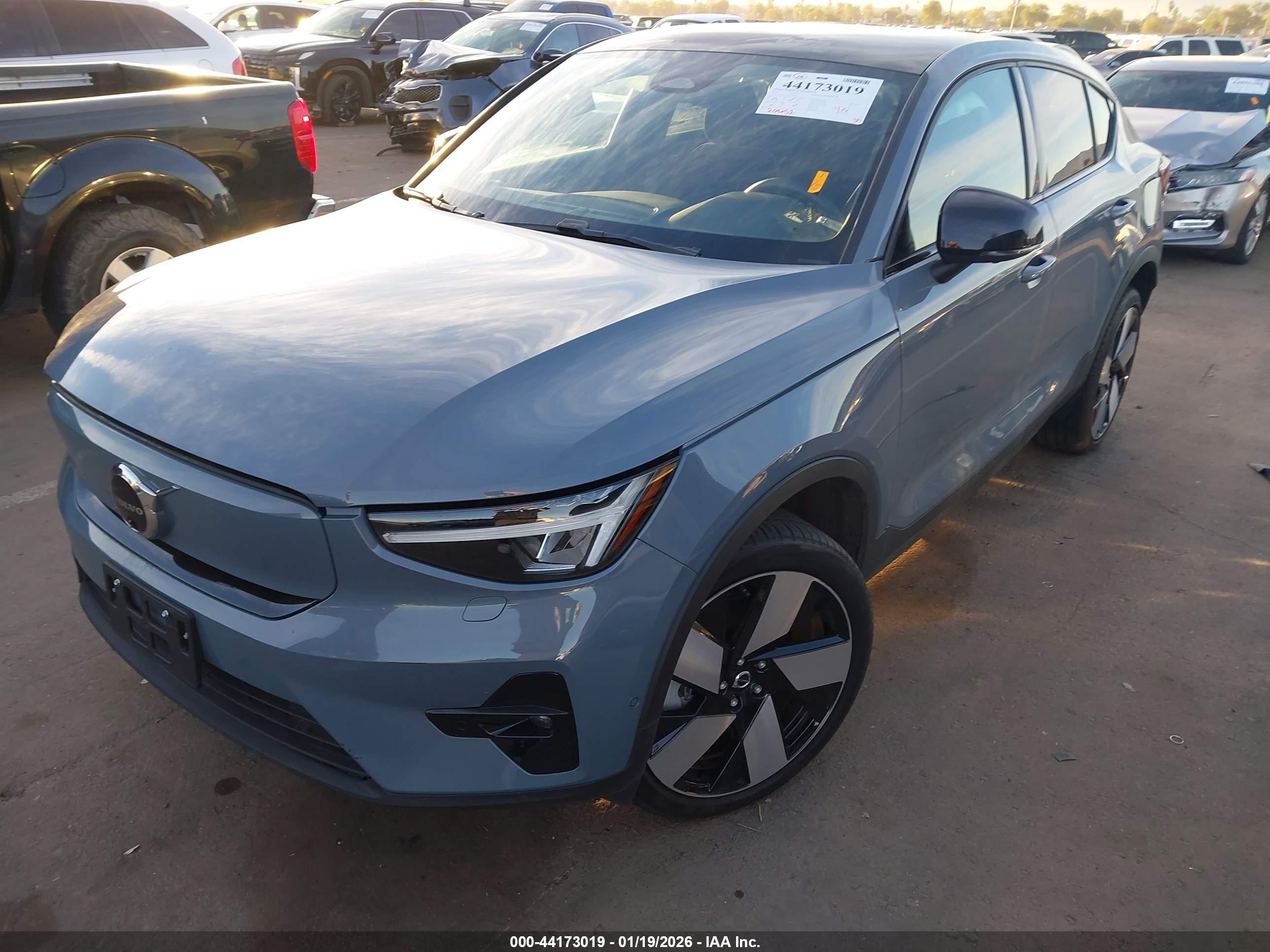VOLVO C40 image 2