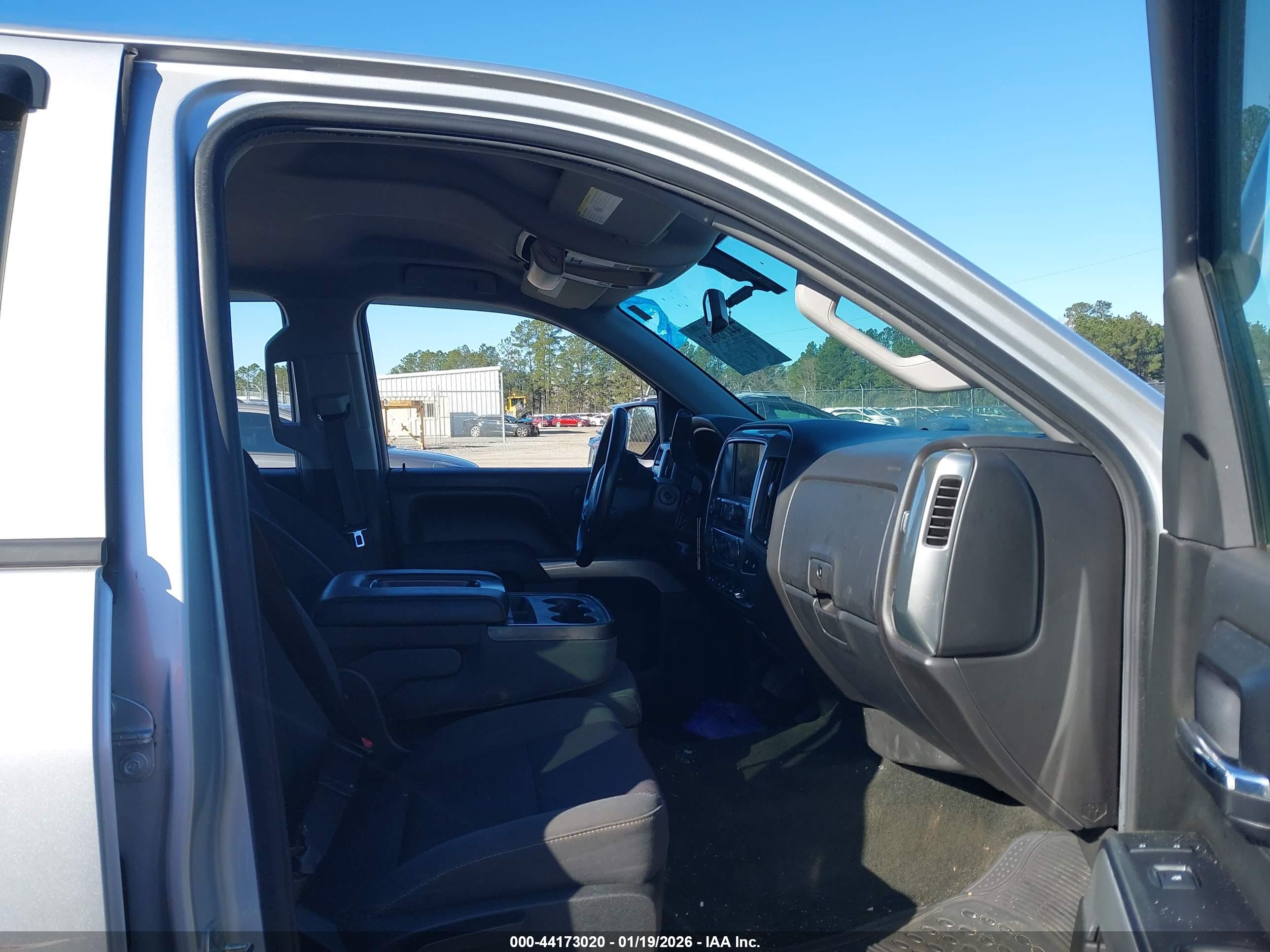 CHEVROLET SILVERADO image 5