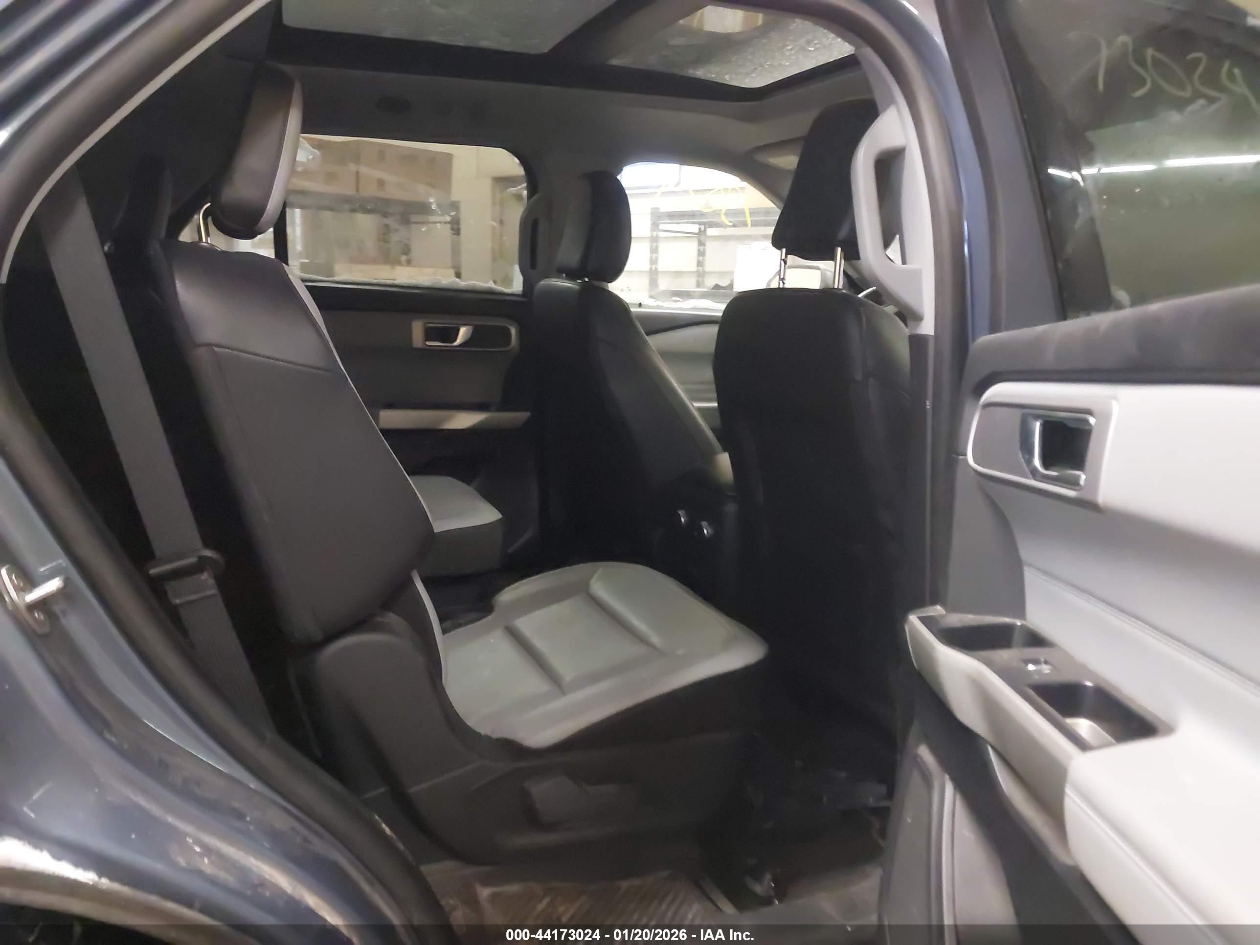FORD EXPLORER image 8