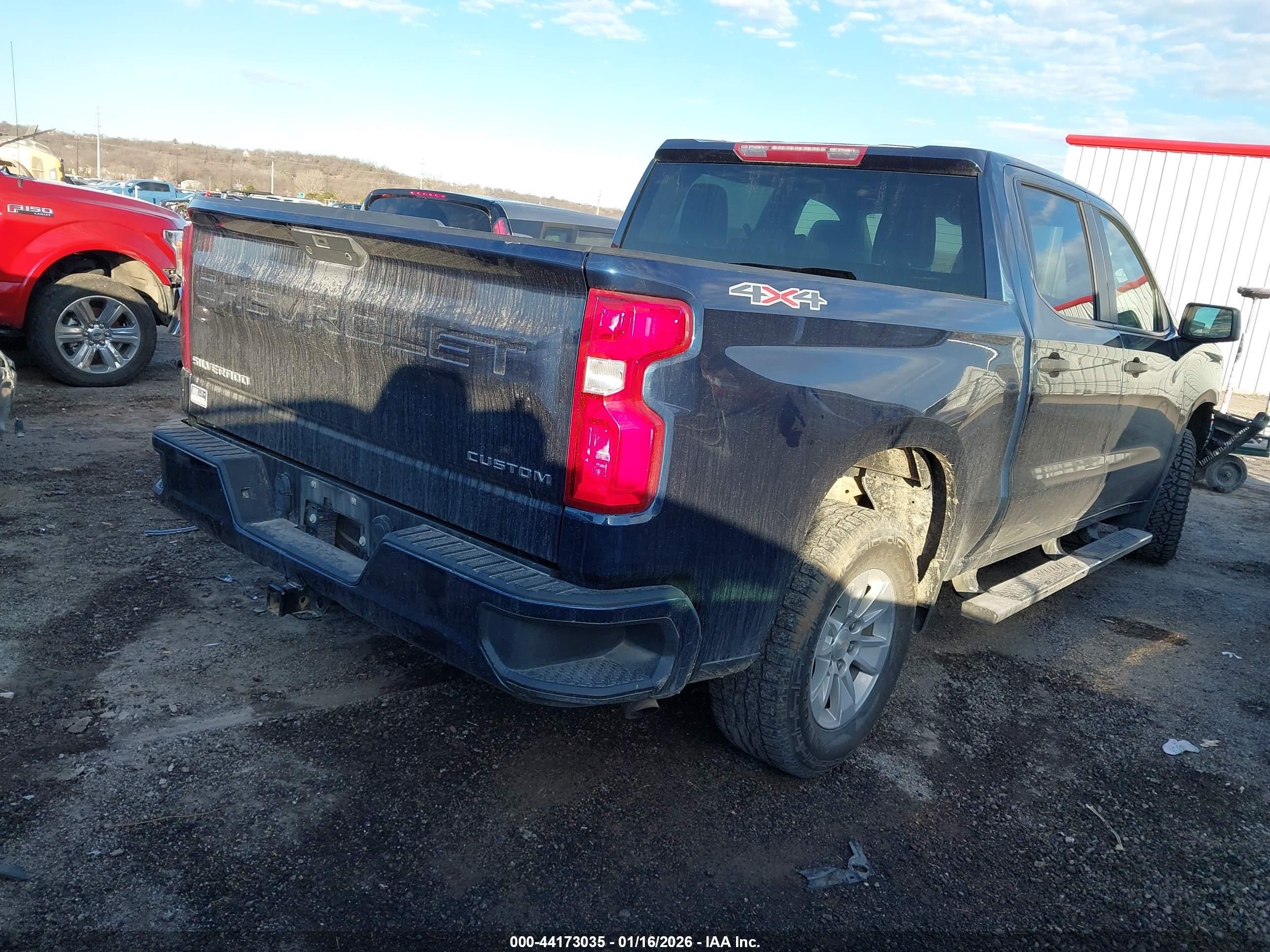 CHEVROLET SILVERADO image 4