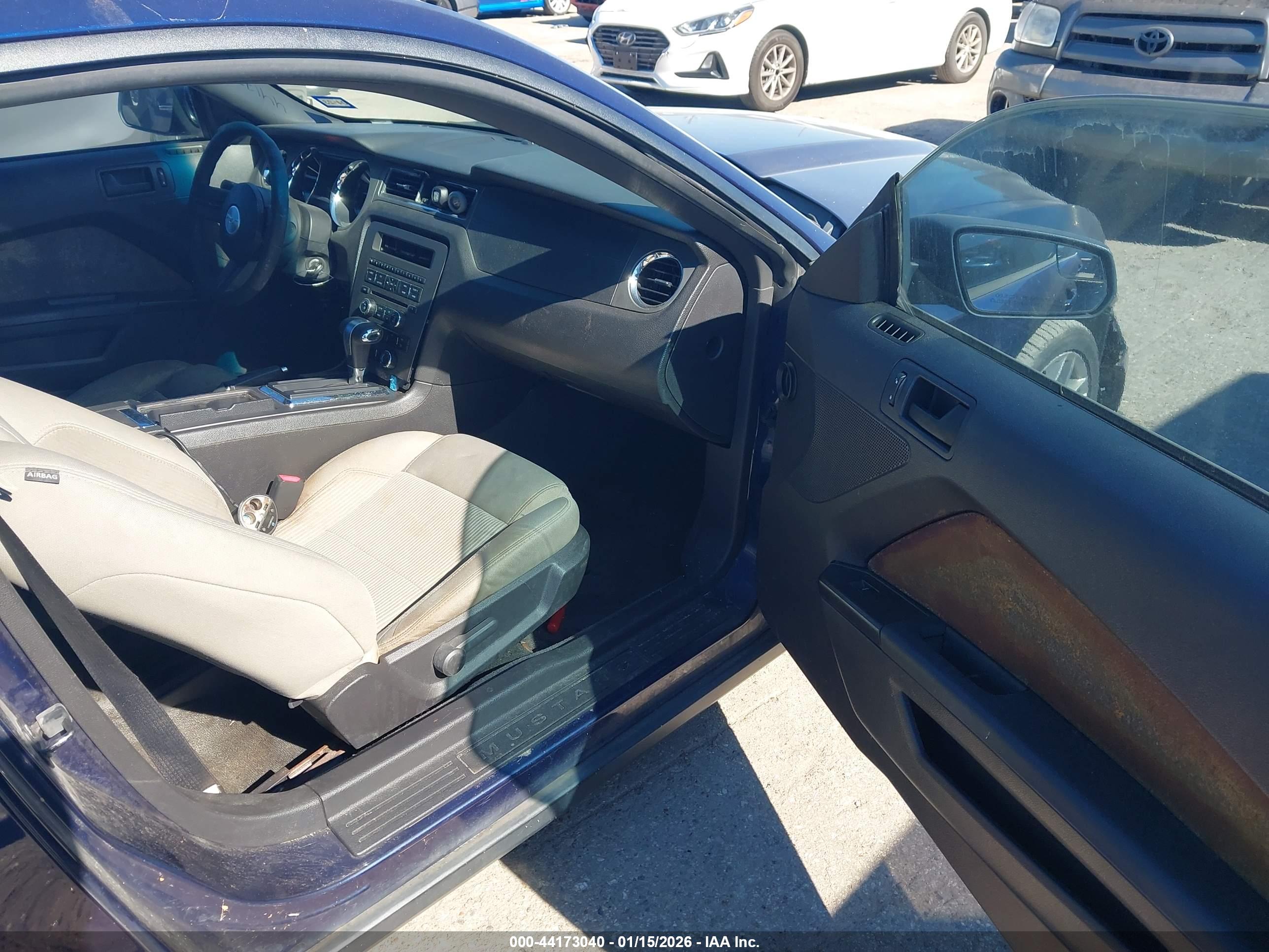 FORD MUSTANG image 5