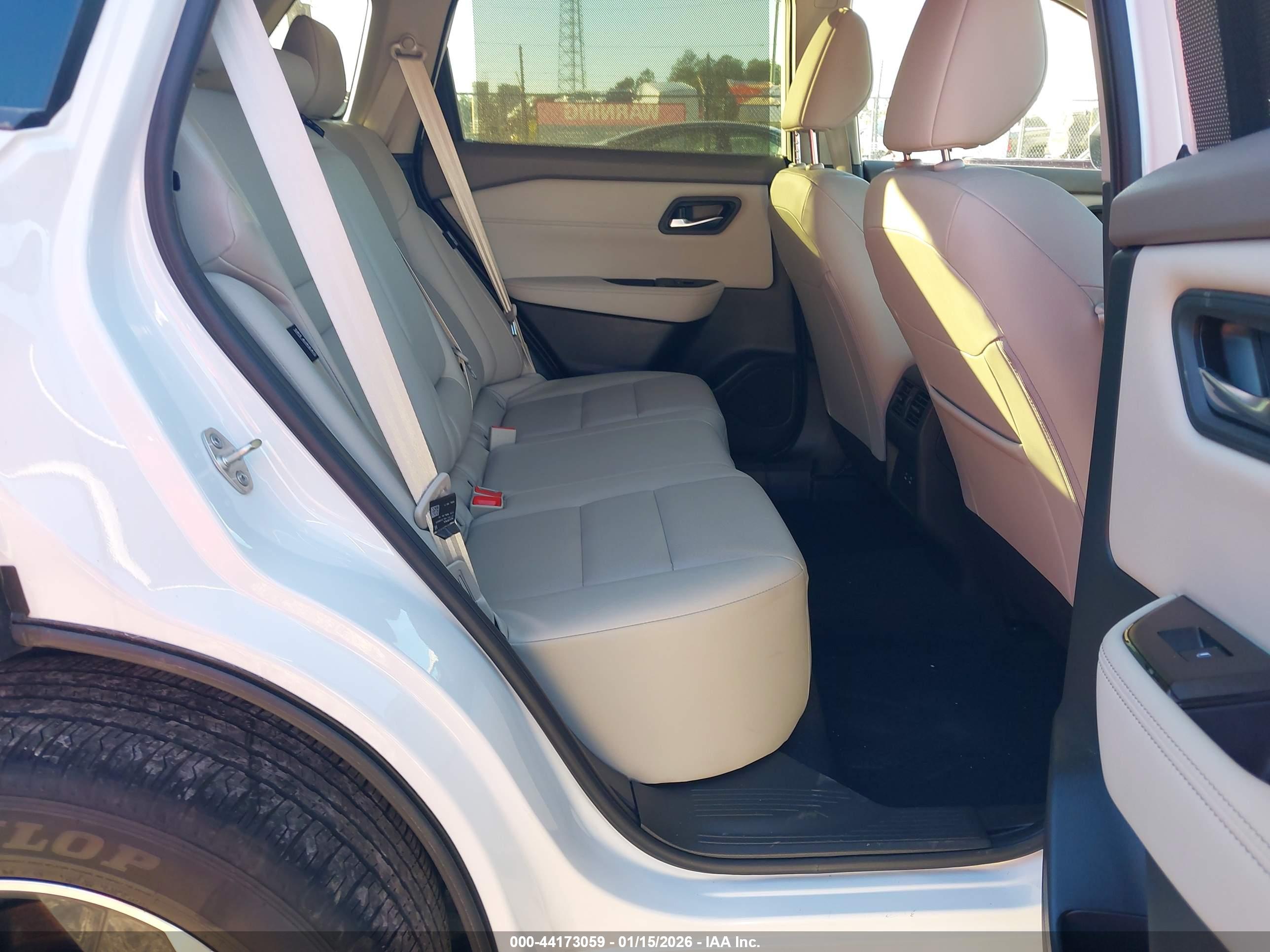 NISSAN ROGUE image 8