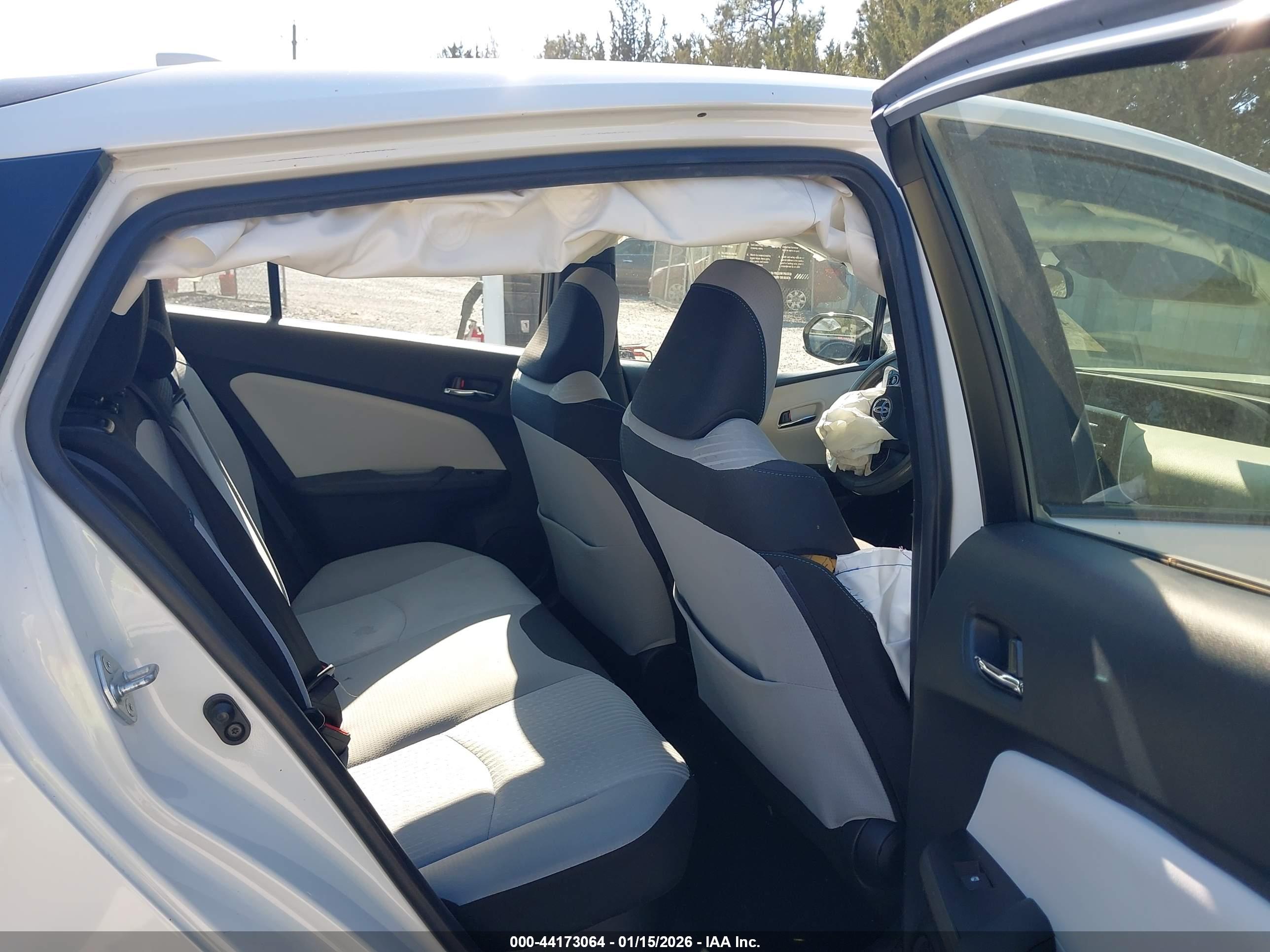 TOYOTA PRIUS image 8