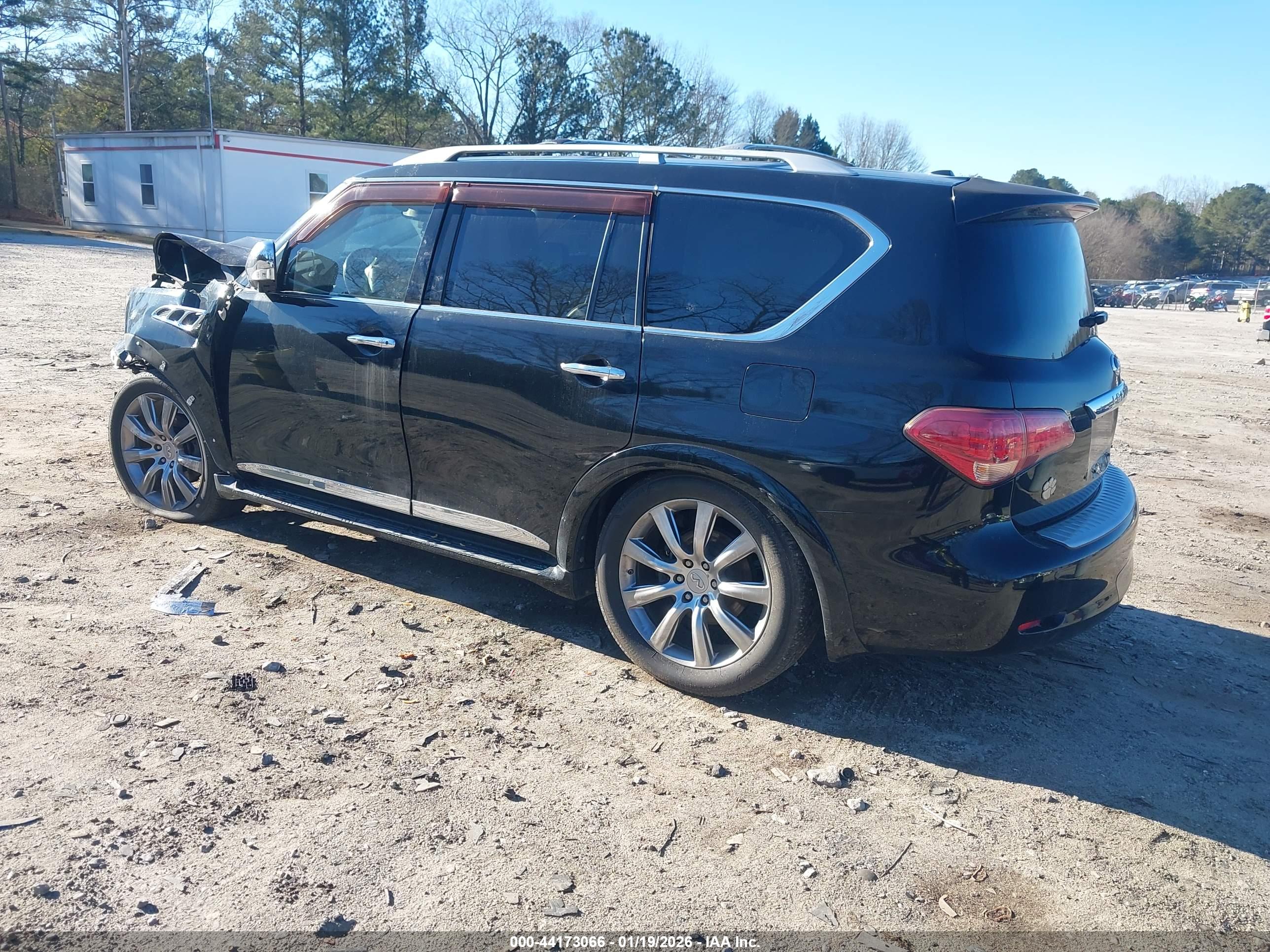INFINITI QX56 image 3