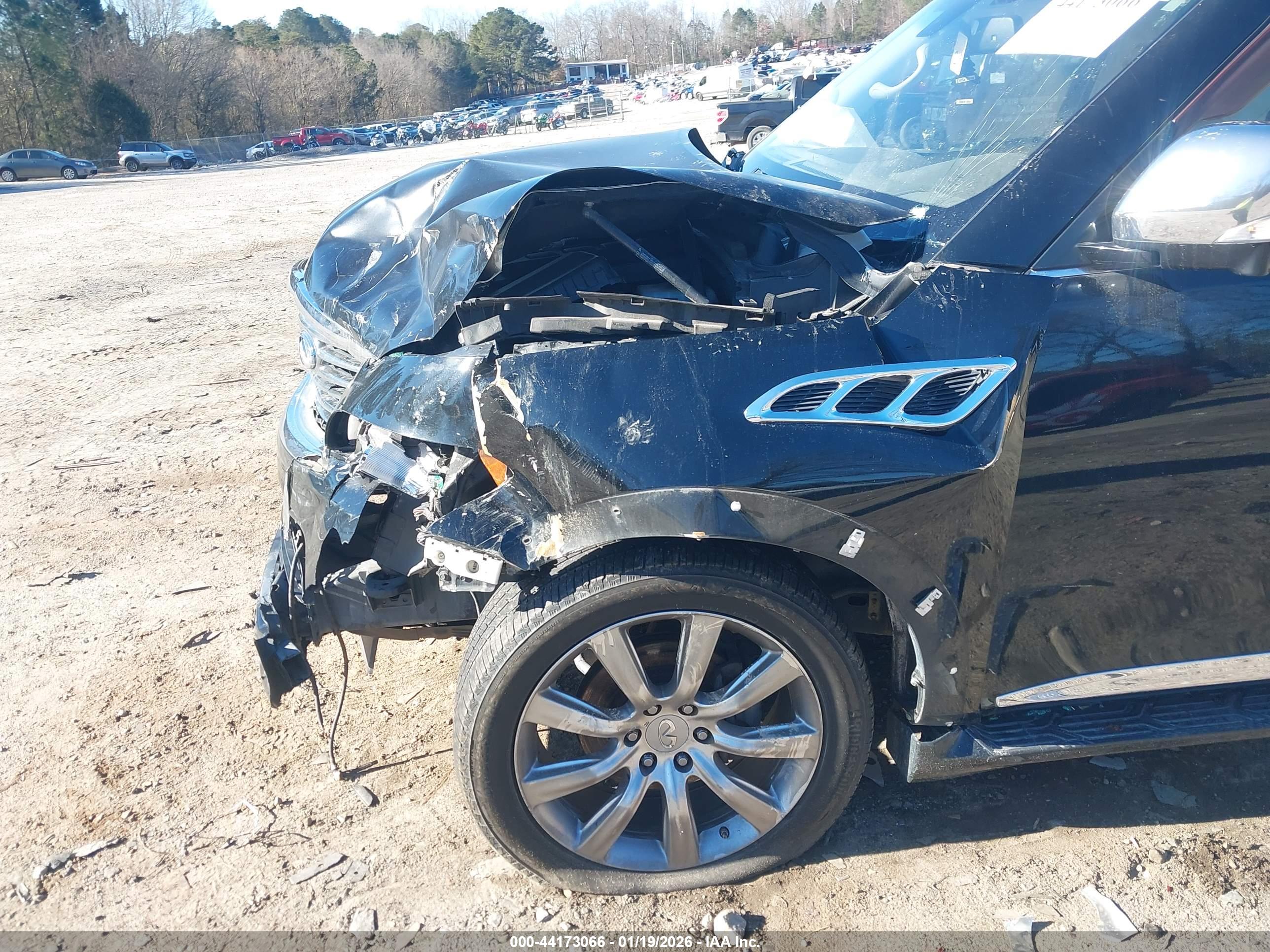 INFINITI QX56 image 6