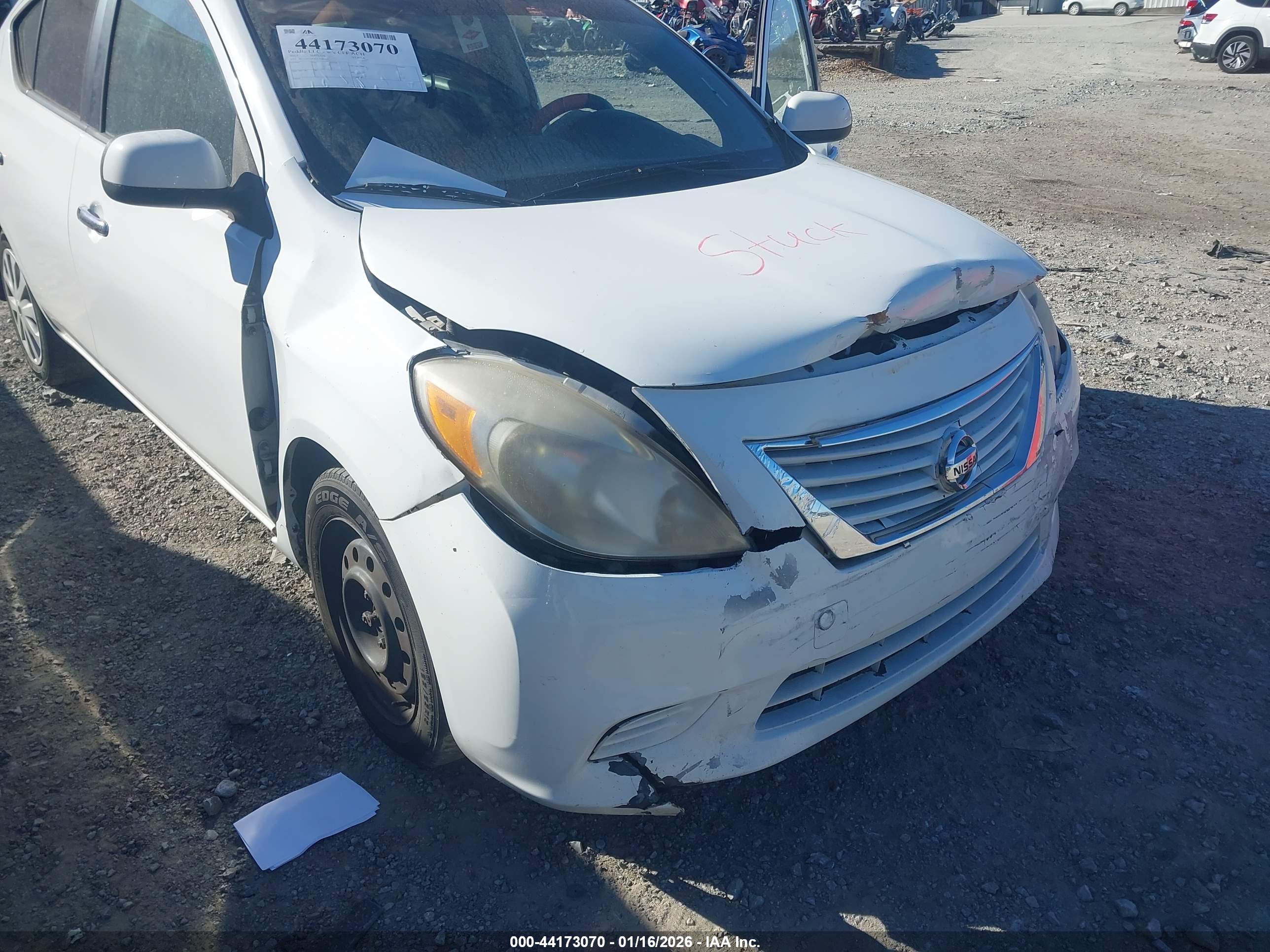 NISSAN VERSA image 6