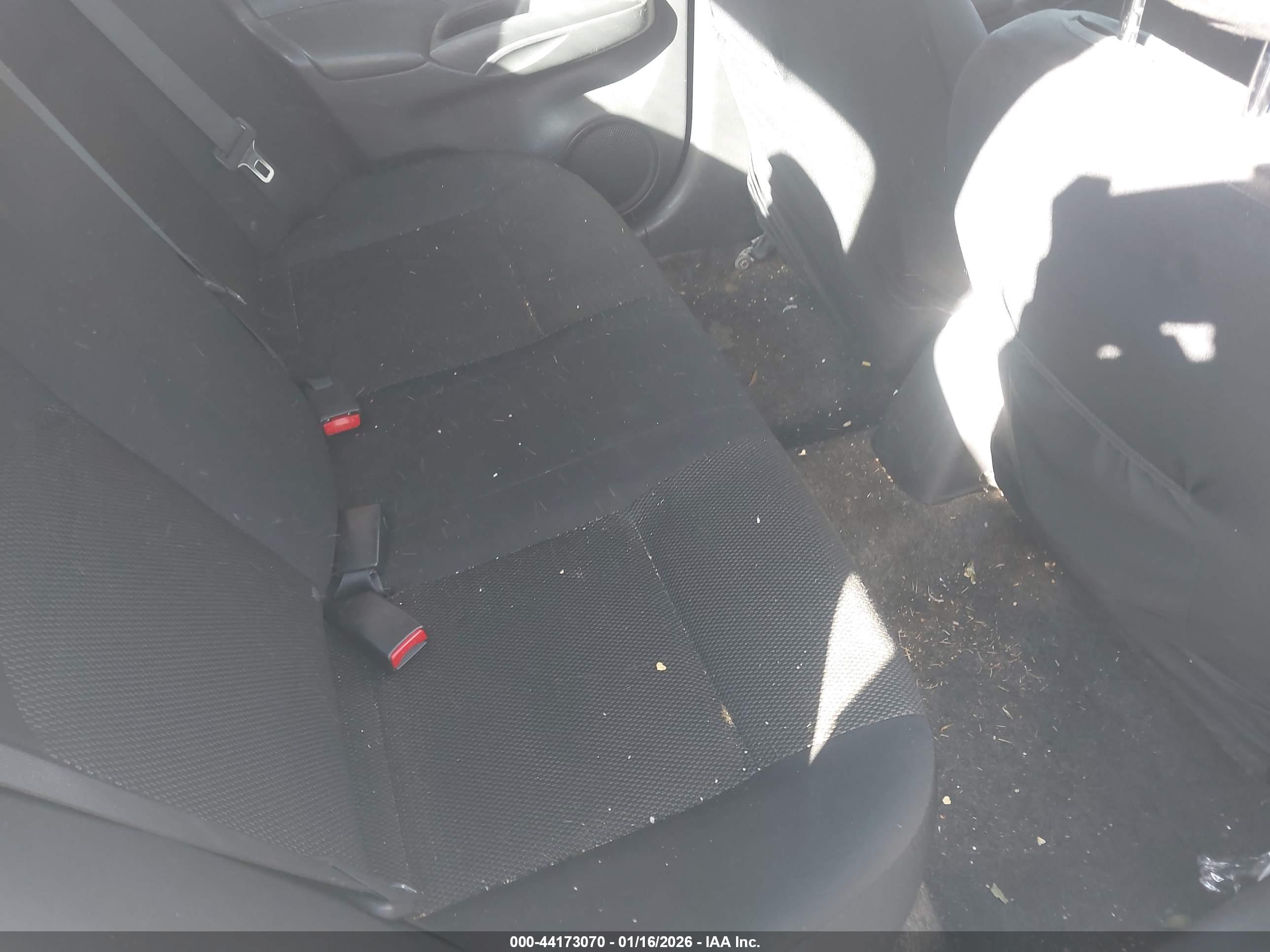NISSAN VERSA image 8