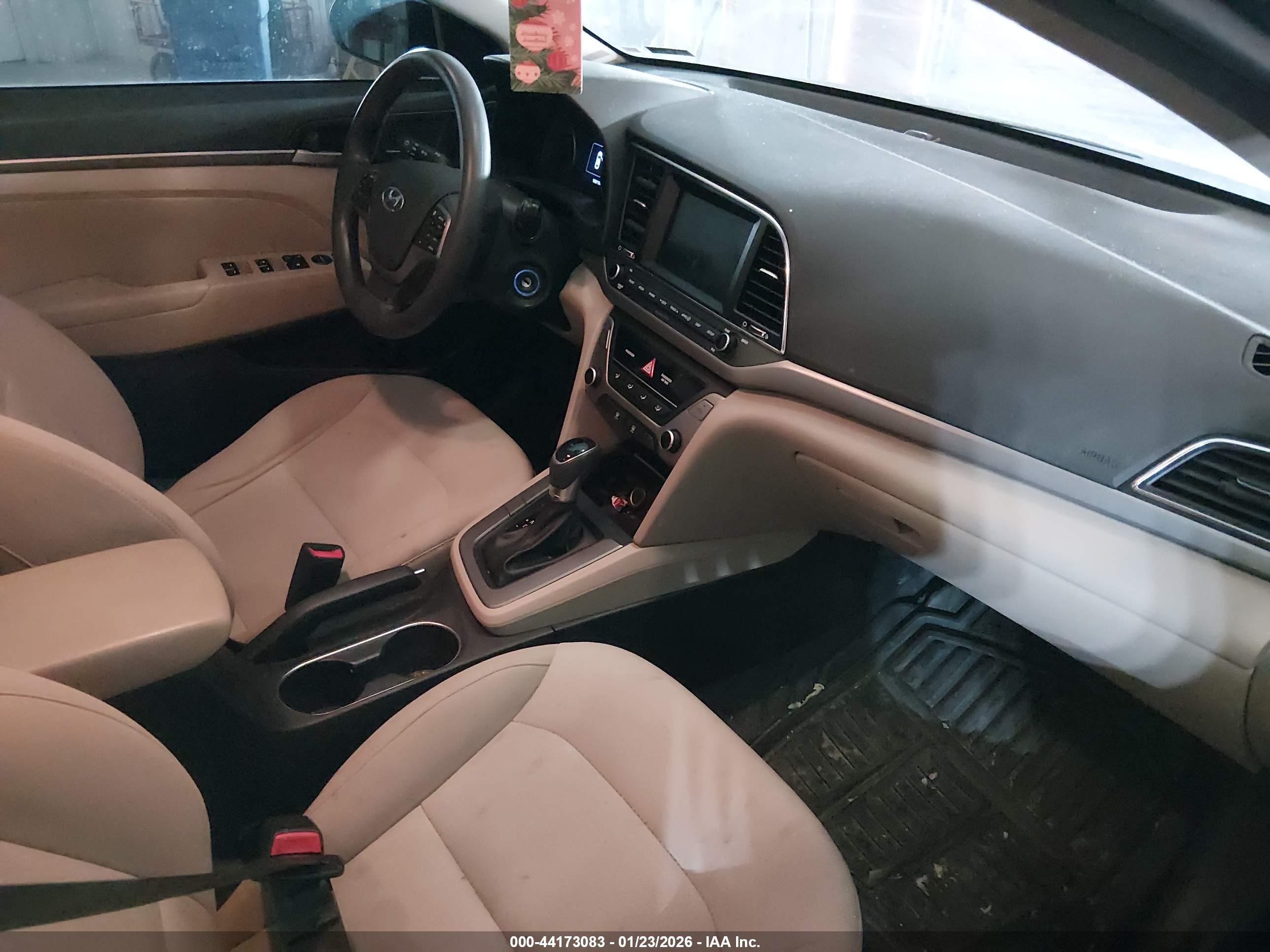 HYUNDAI ELANTRA image 5
