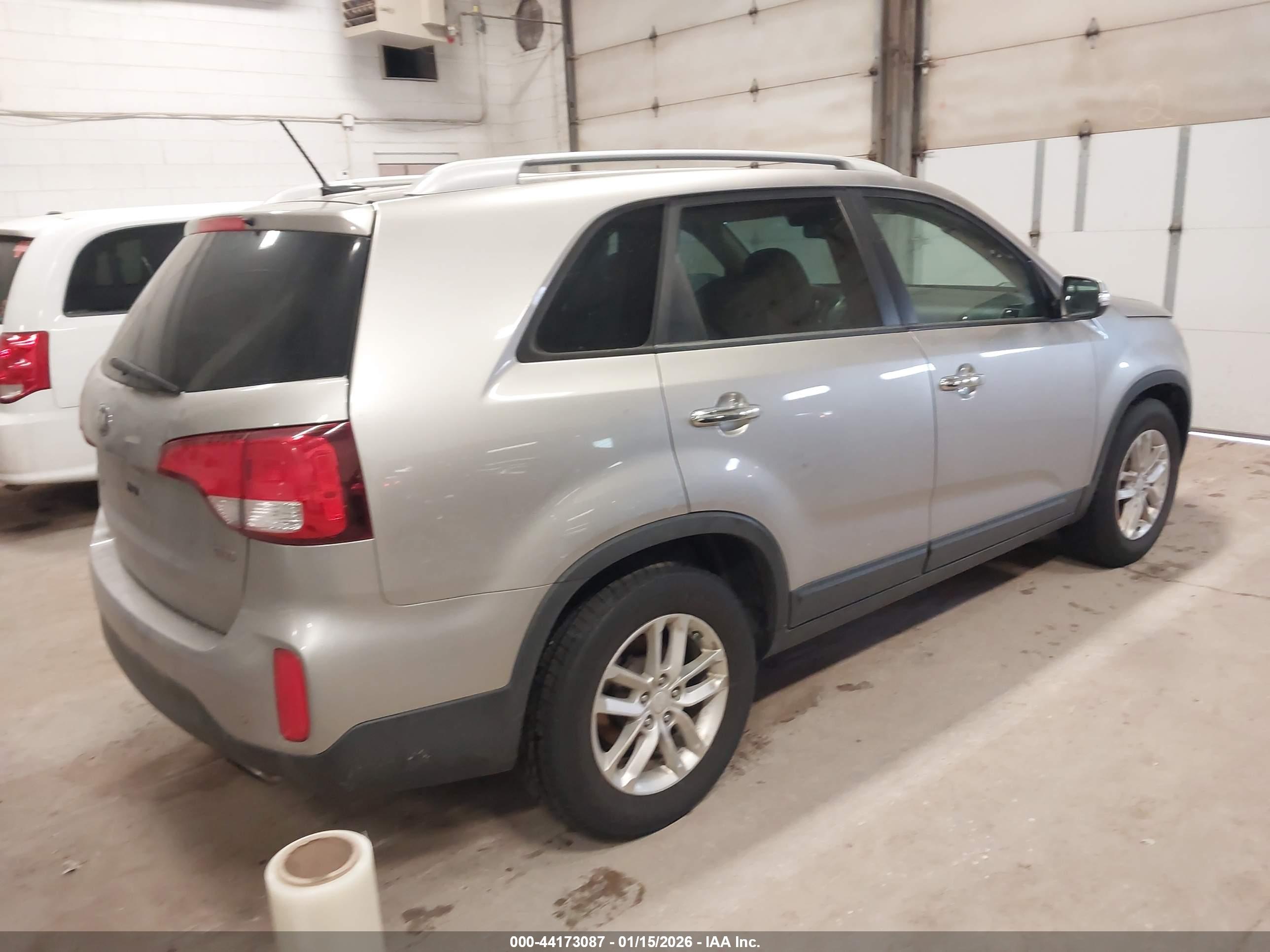 KIA SORENTO image 4