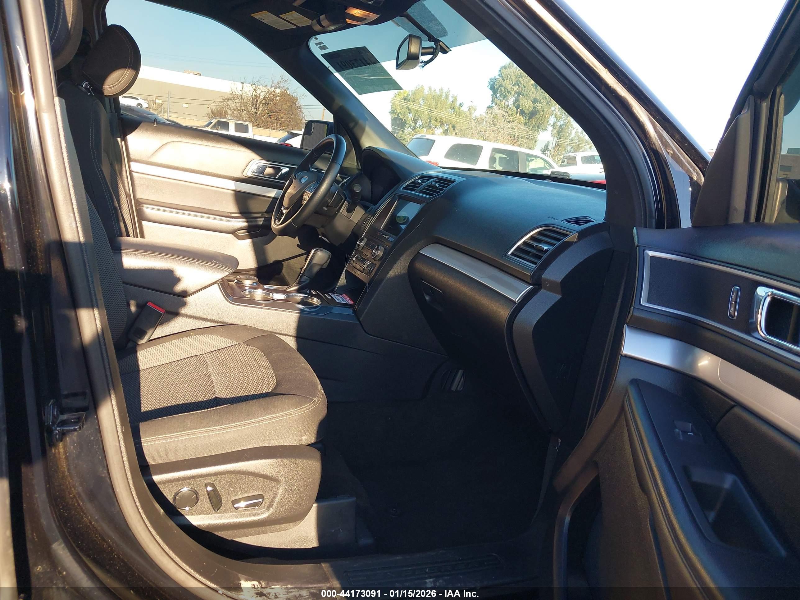 FORD EXPLORER image 5