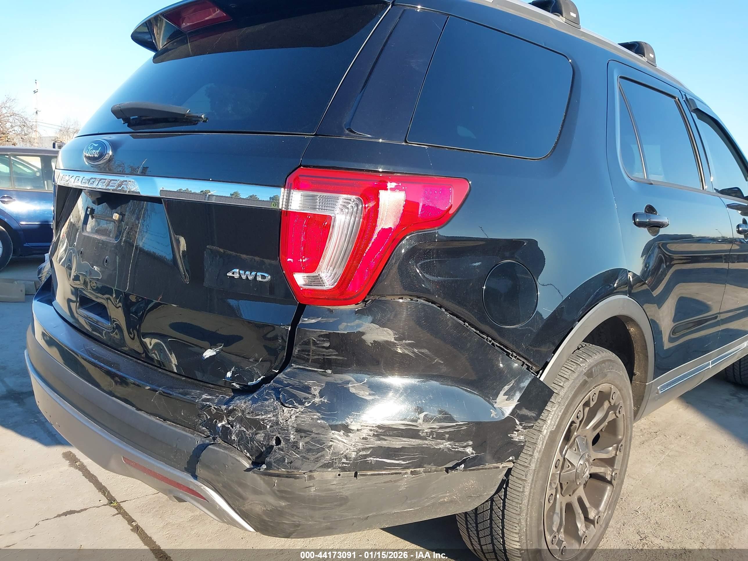 FORD EXPLORER image 6