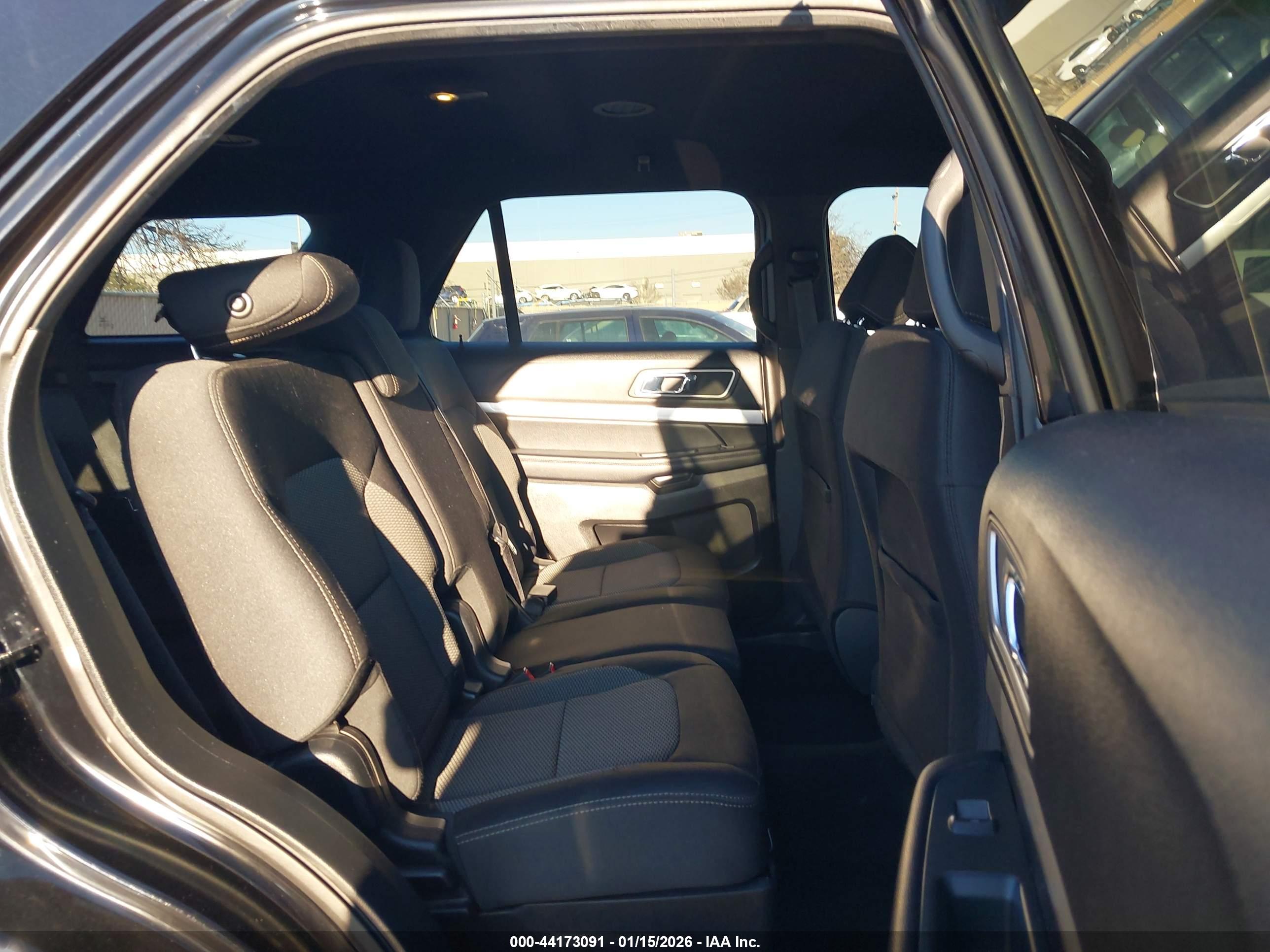 FORD EXPLORER image 8