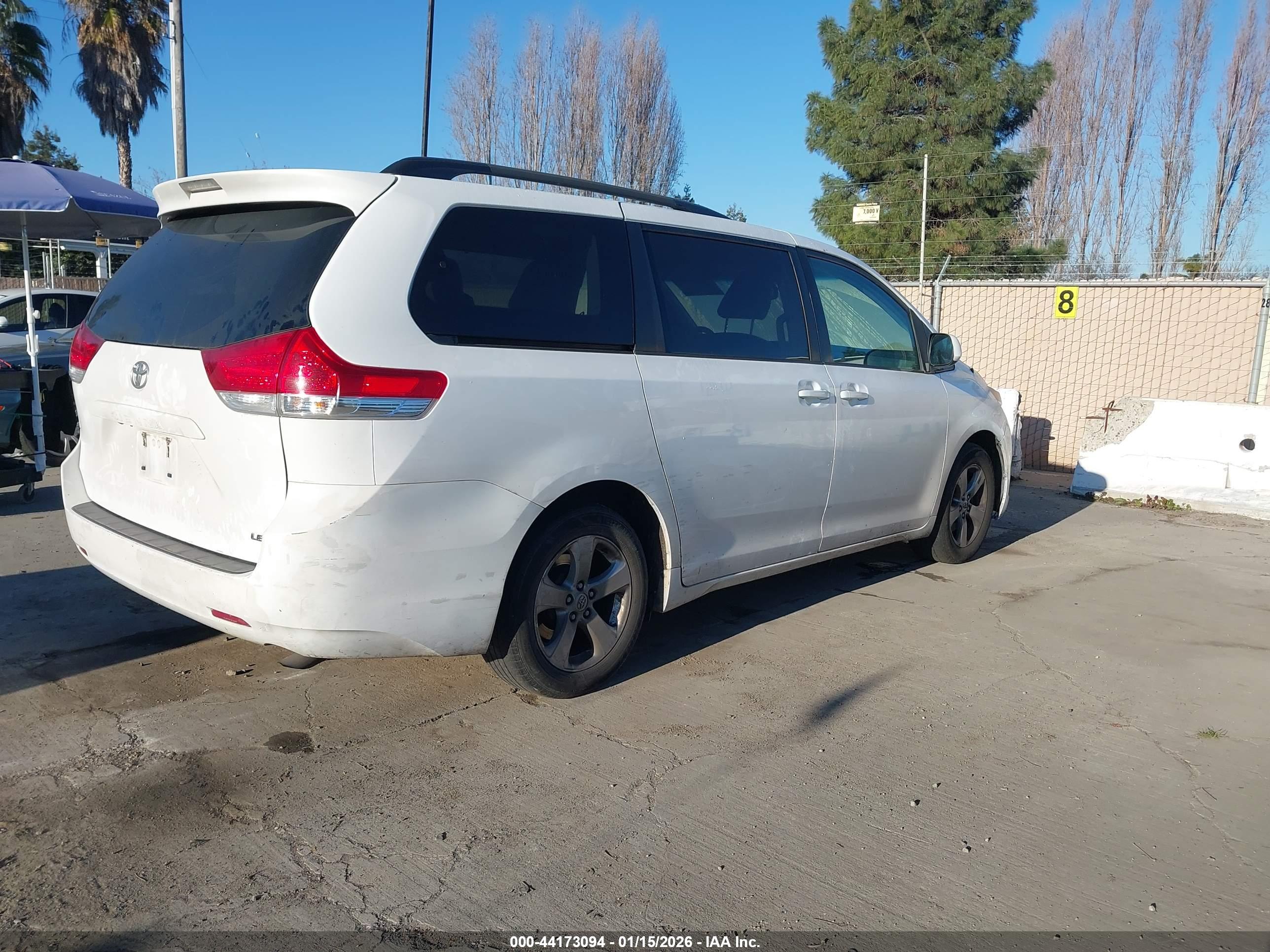TOYOTA SIENNA image 4