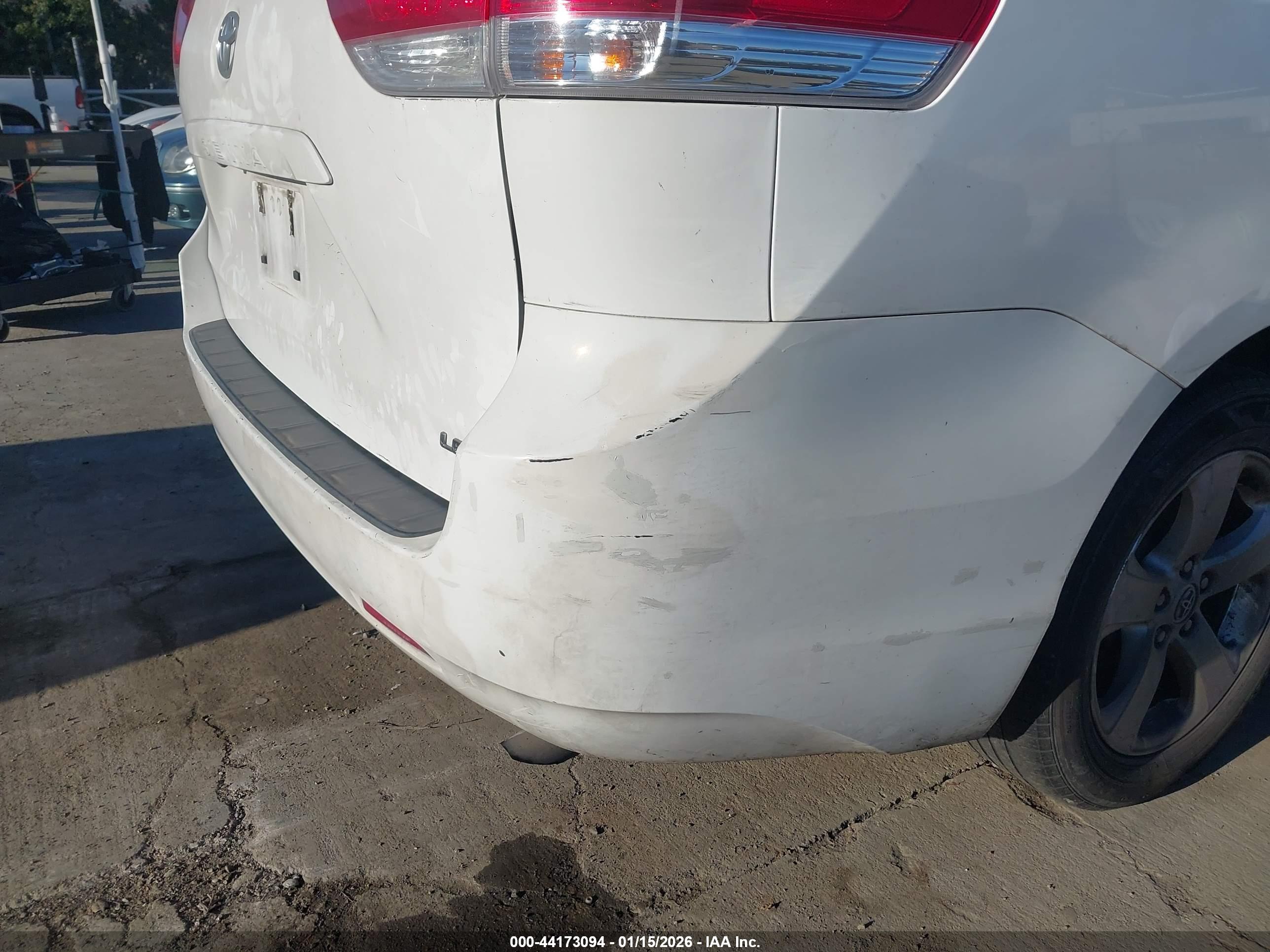 TOYOTA SIENNA image 6