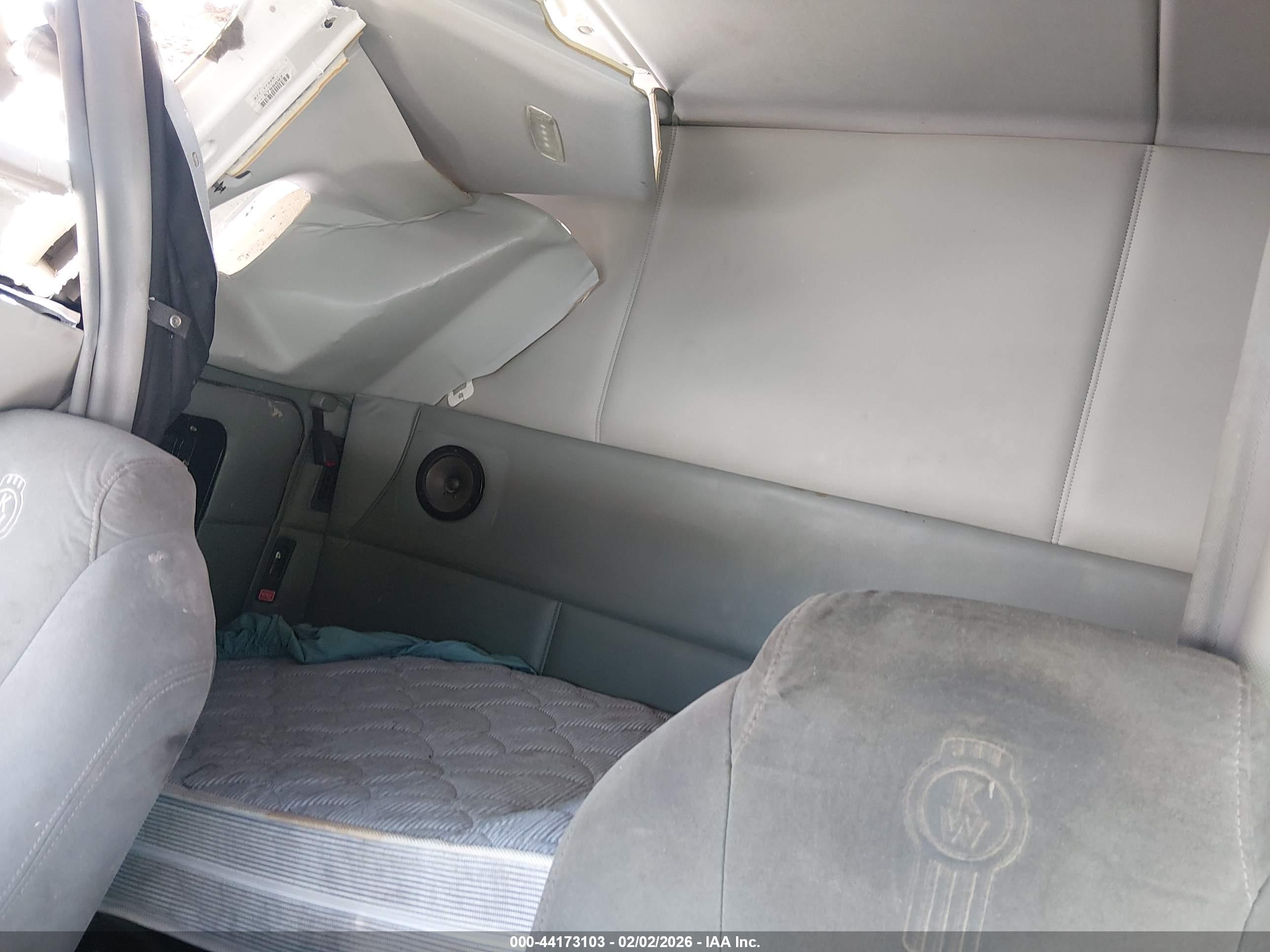 KENWORTH CONSTRUCTION image 7