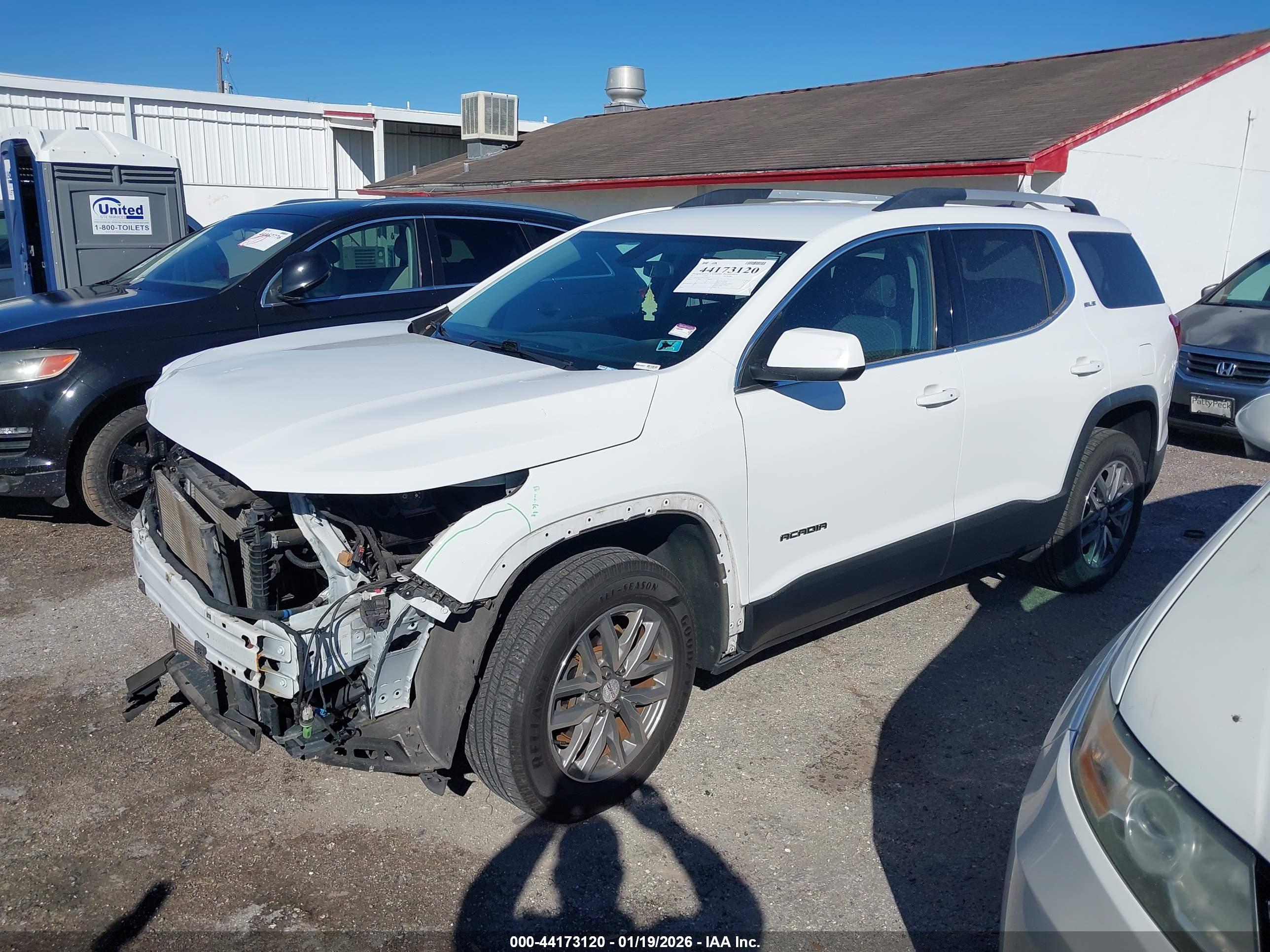 GMC ACADIA image 2