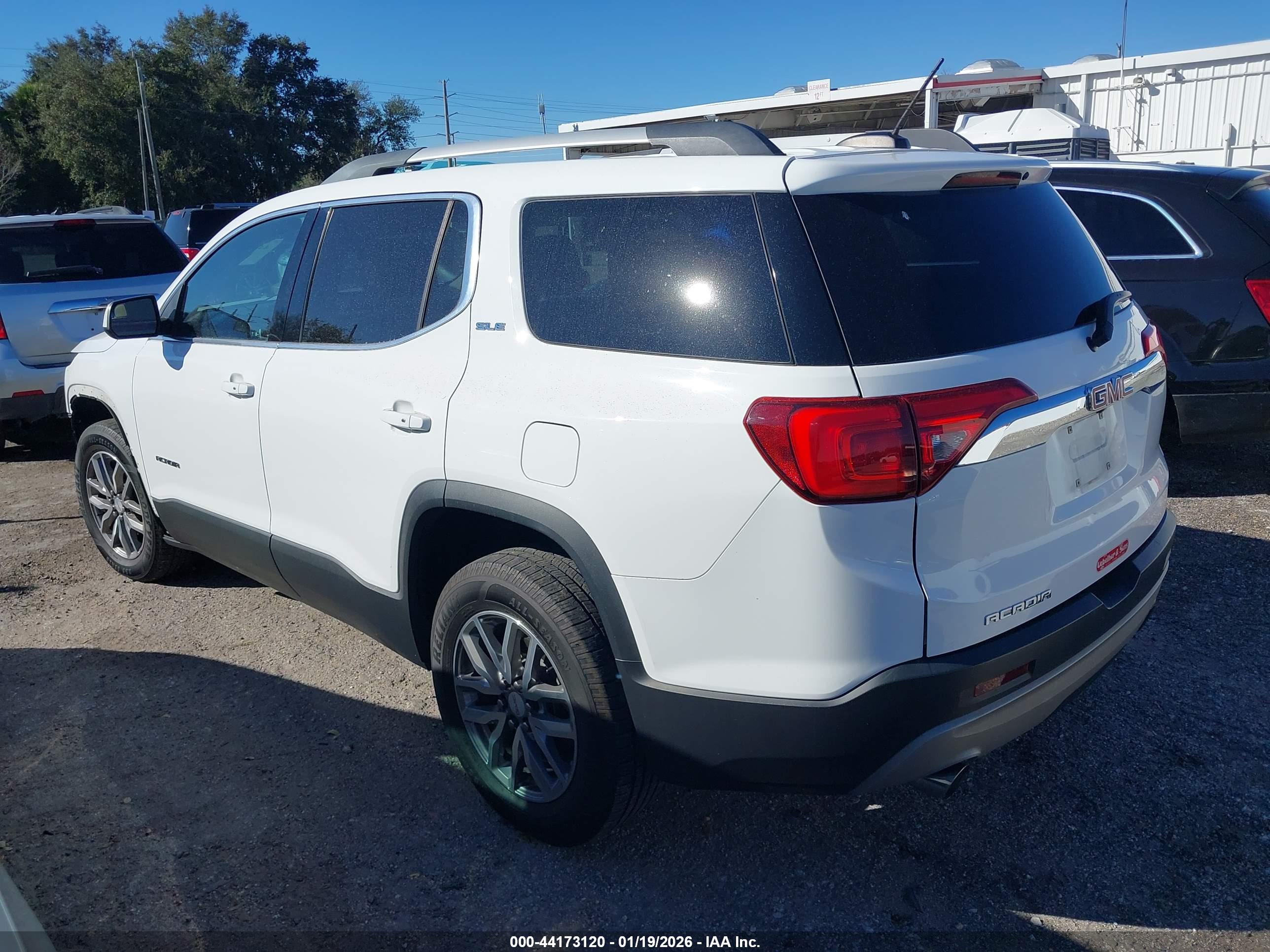 GMC ACADIA image 3