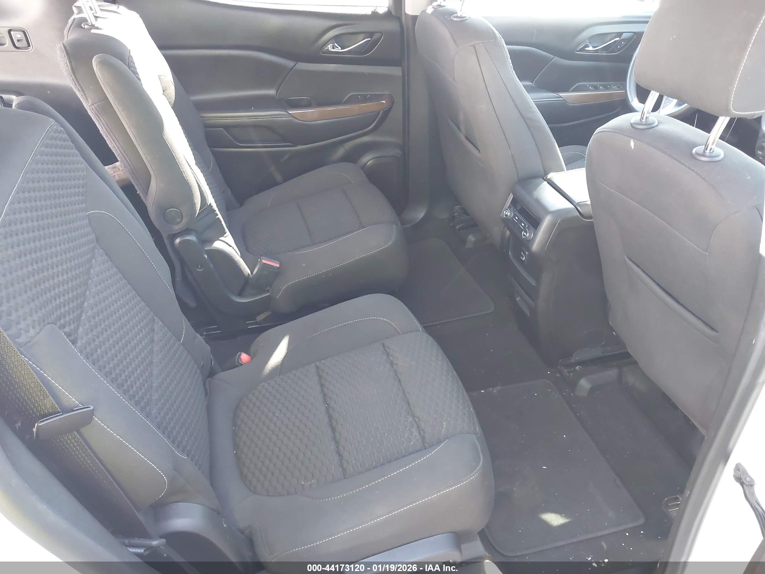 GMC ACADIA image 8