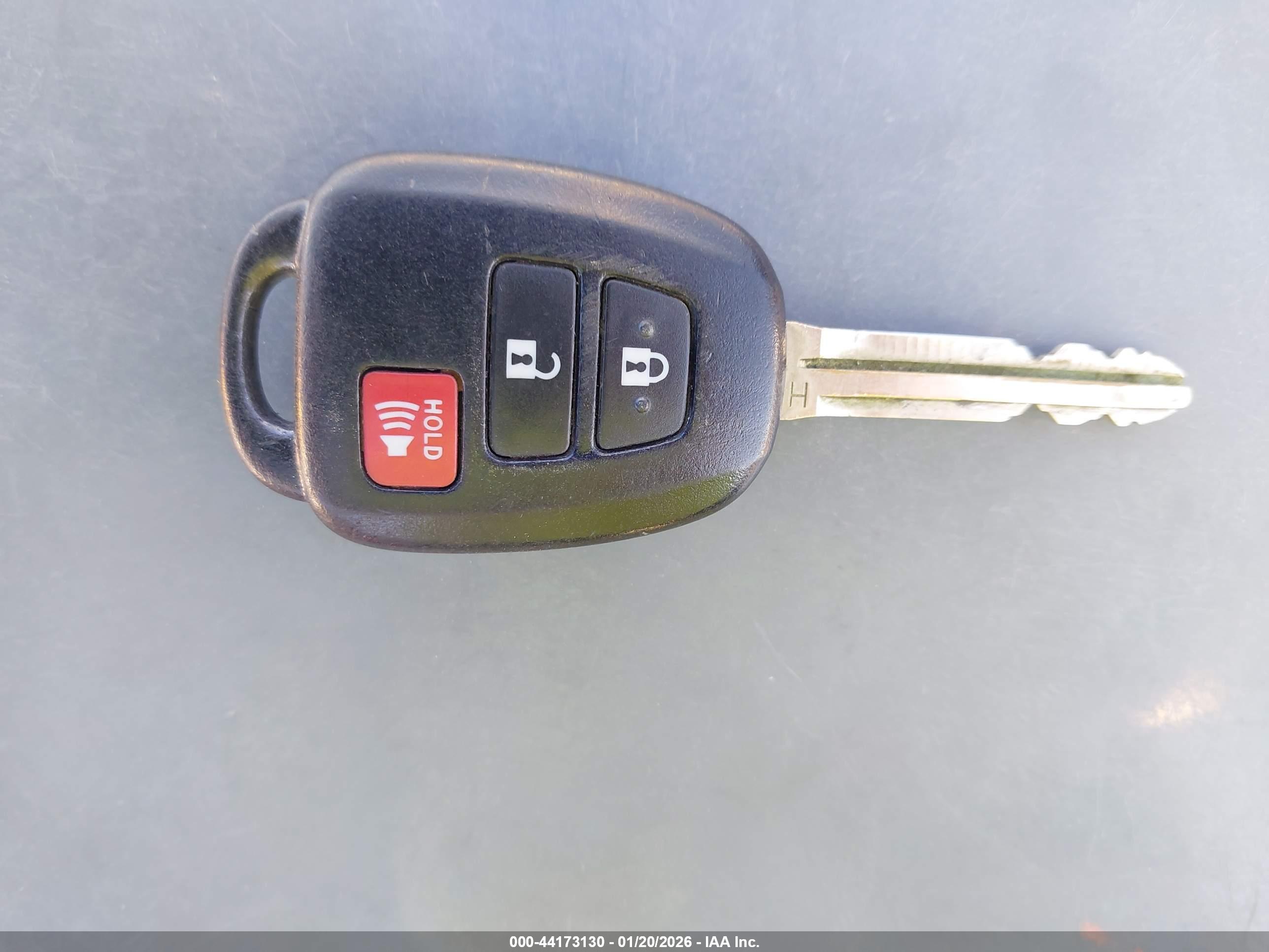TOYOTA PRIUS image 11