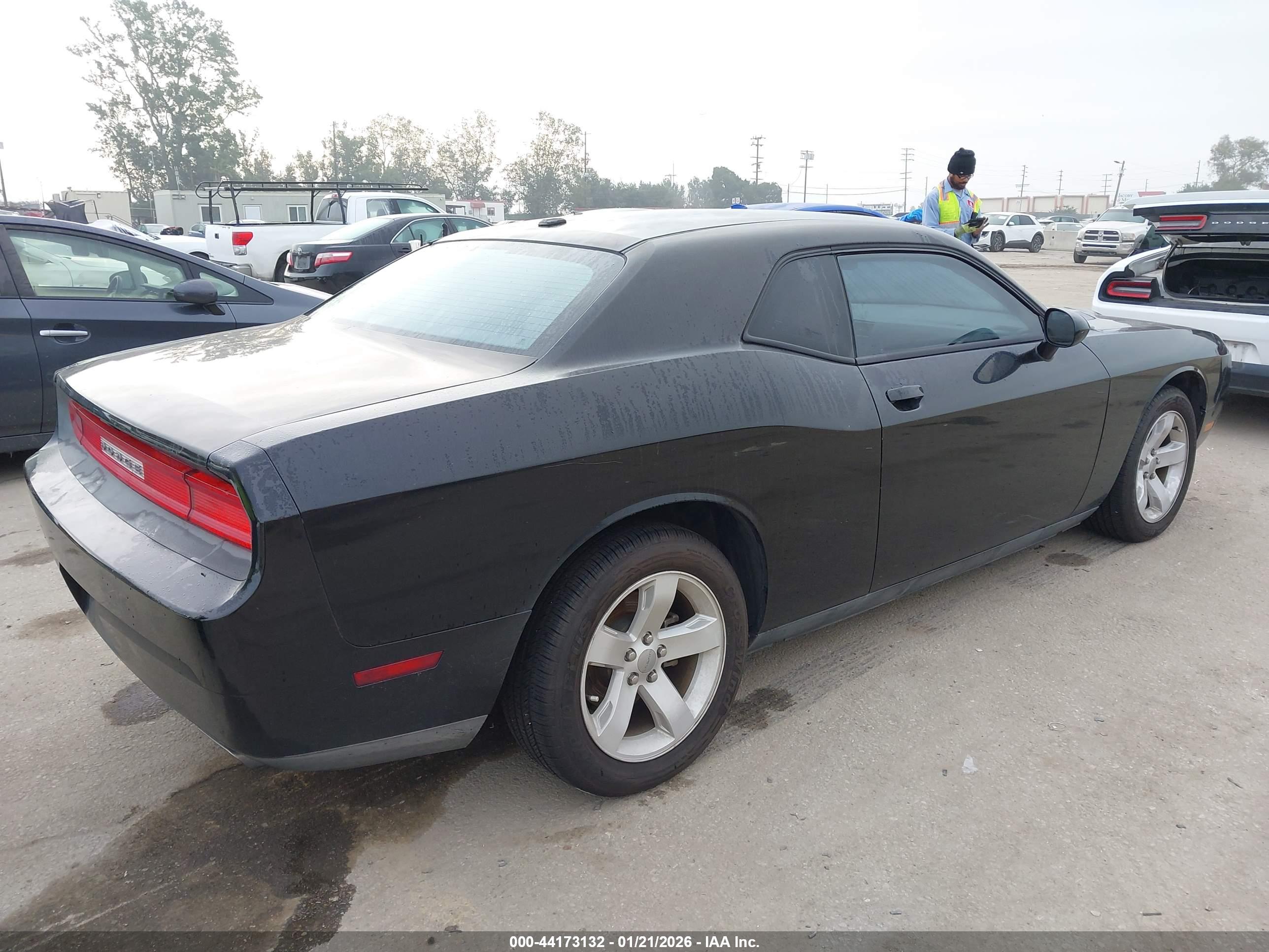 DODGE CHALLENGER image 4