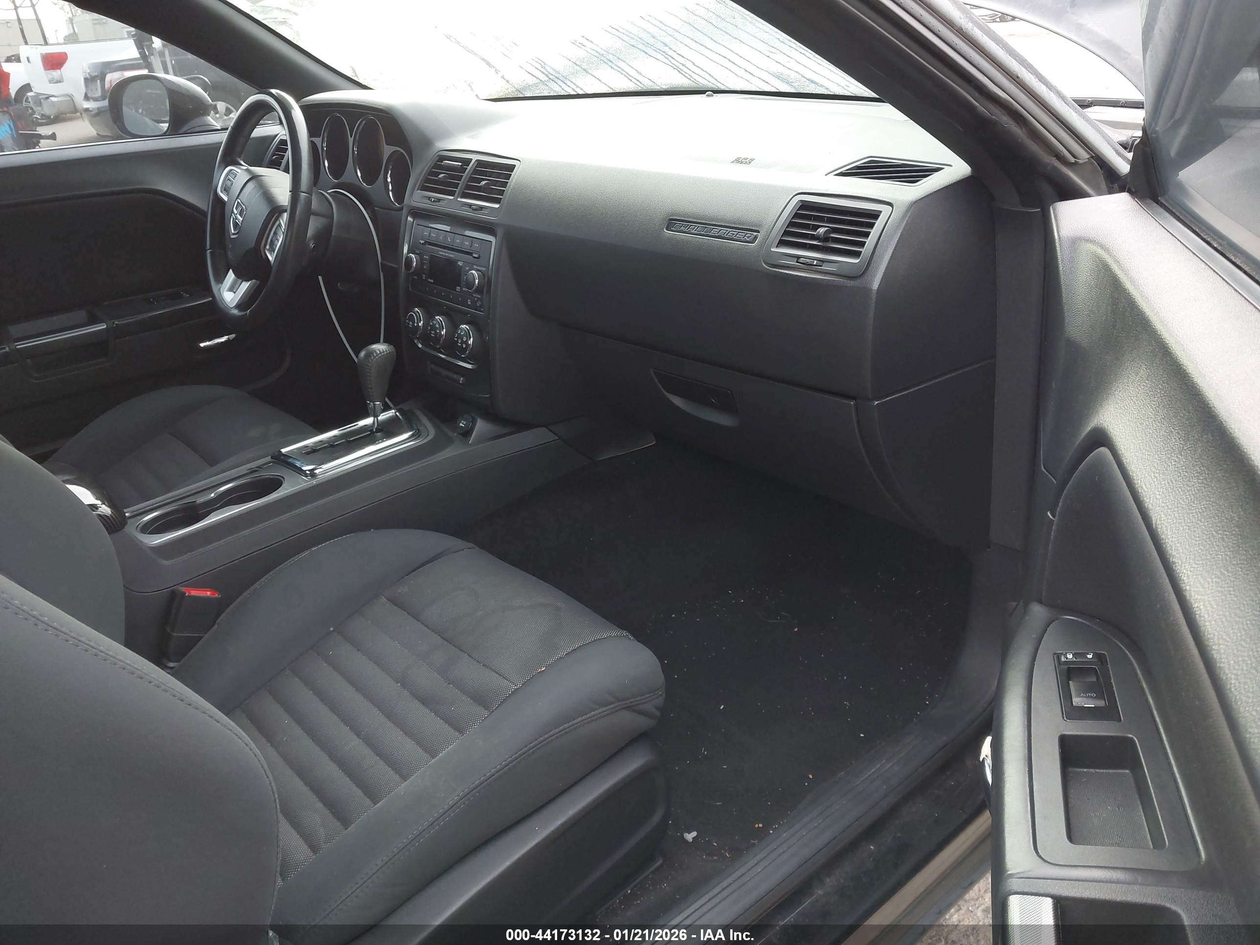 DODGE CHALLENGER image 5