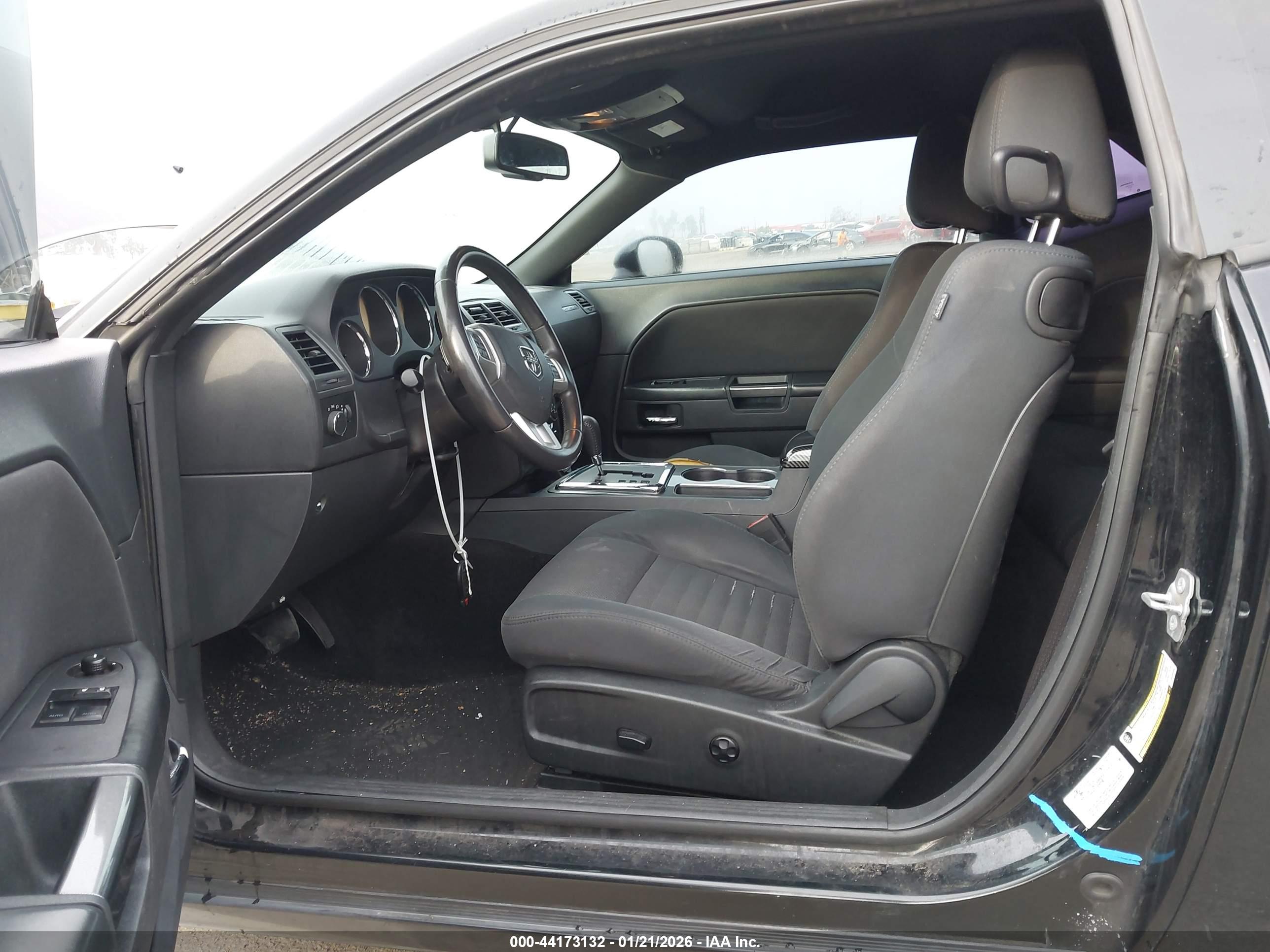 DODGE CHALLENGER image 6