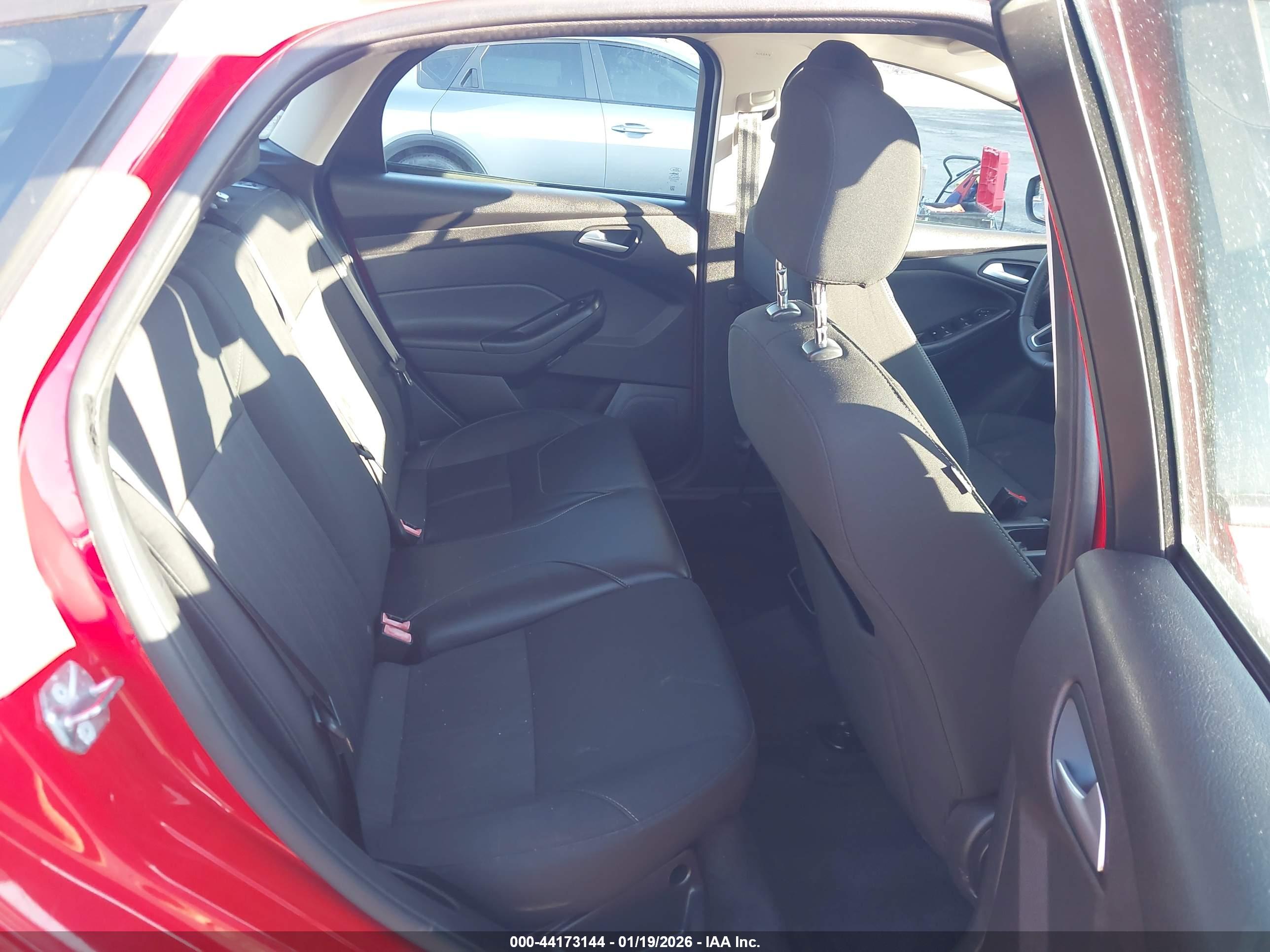 FORD FOCUS image 8