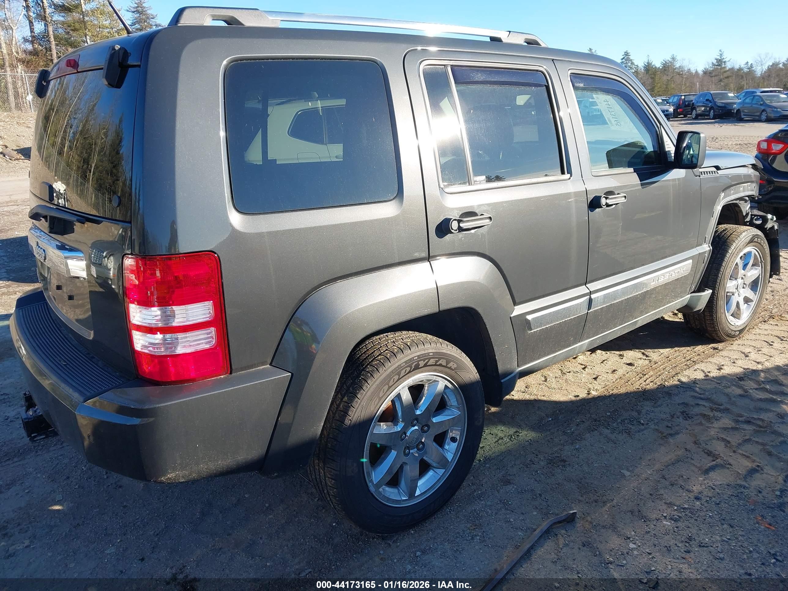 JEEP LIBERTY image 4