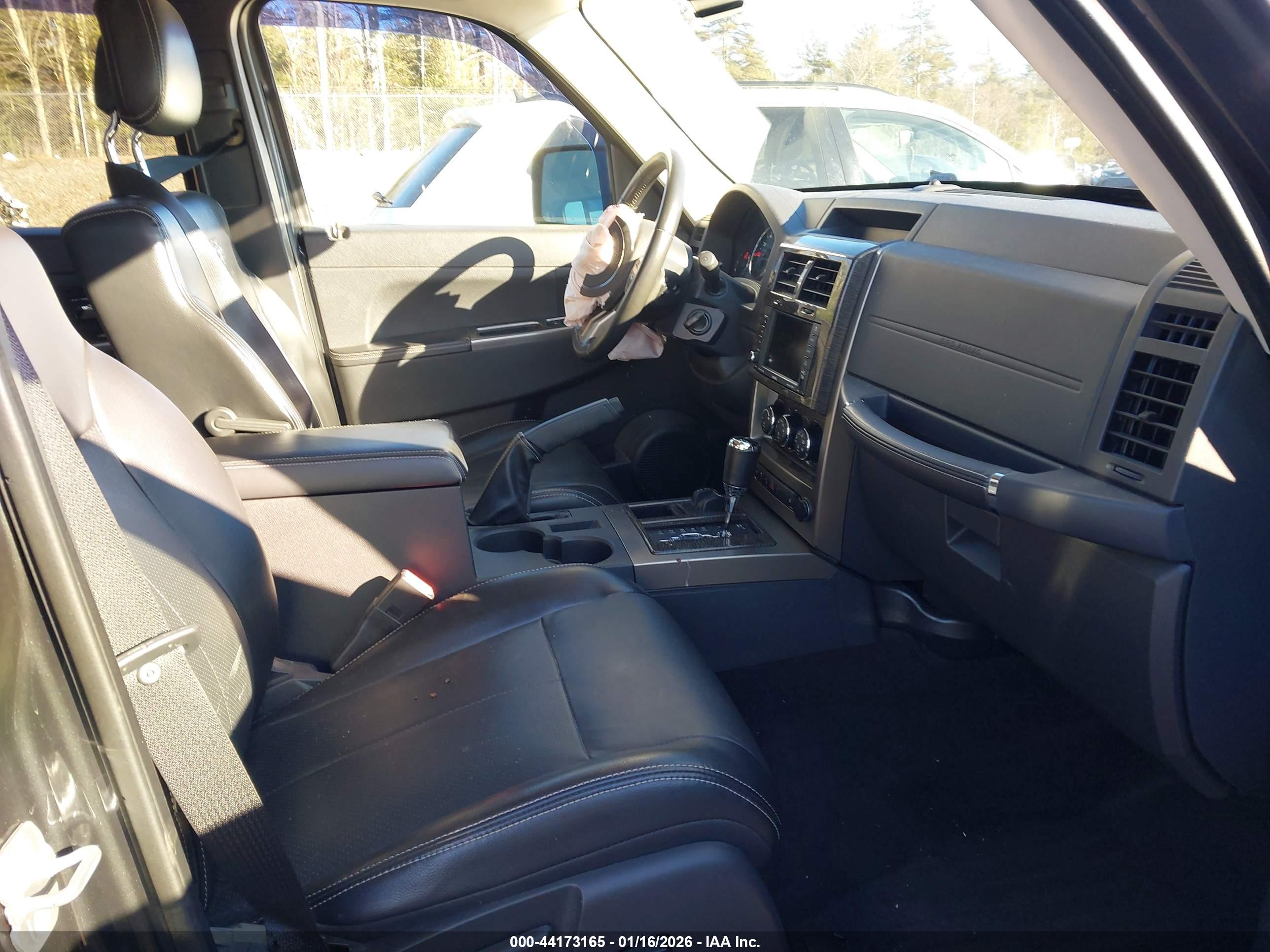 JEEP LIBERTY image 5