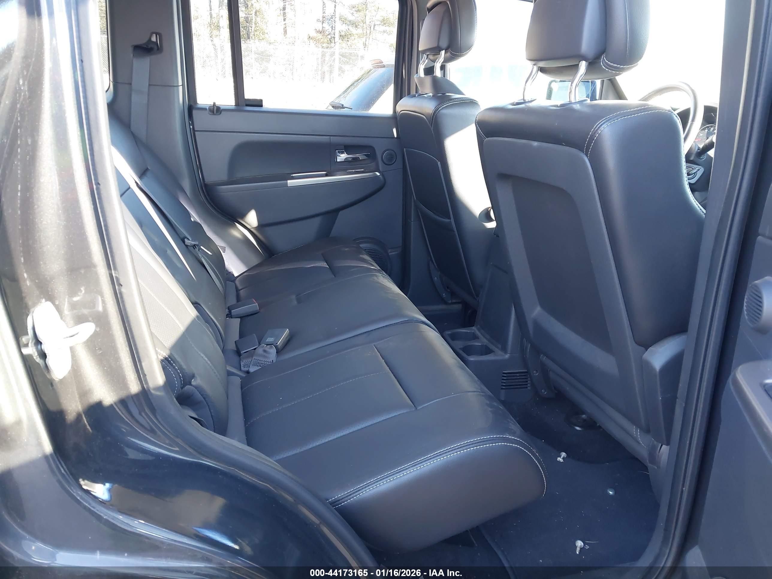 JEEP LIBERTY image 8
