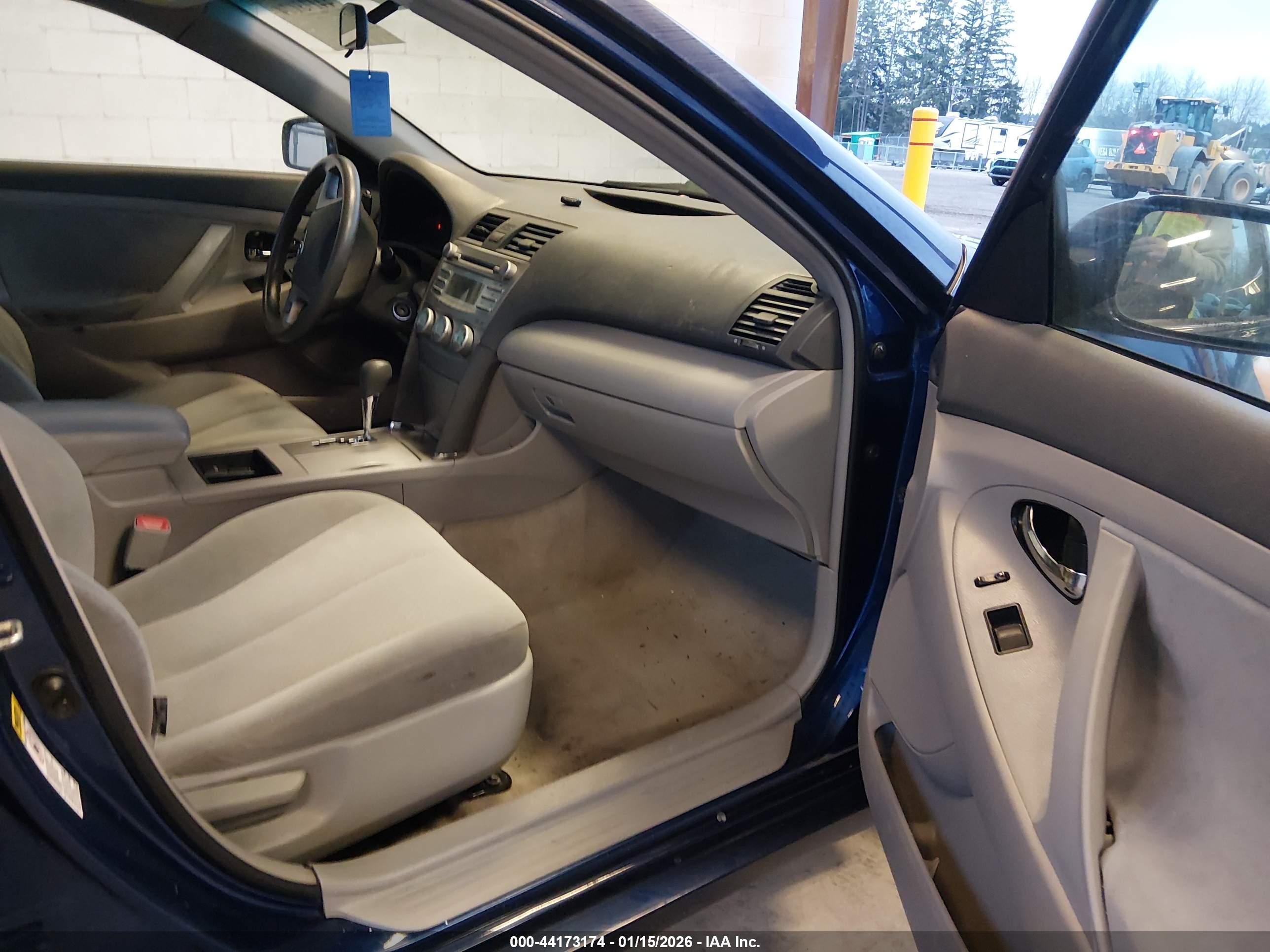 TOYOTA CAMRY image 5